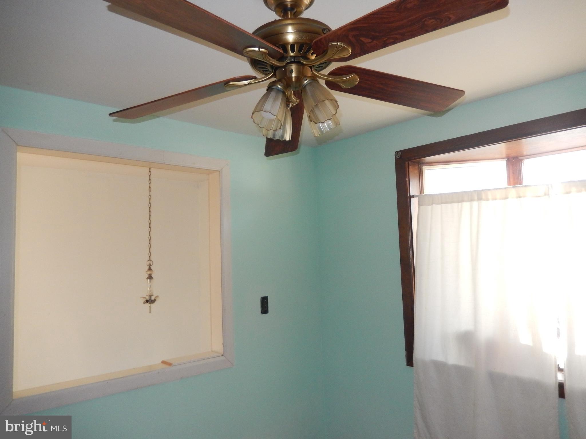 ASHTON-WOODENBRIDGE - Residential