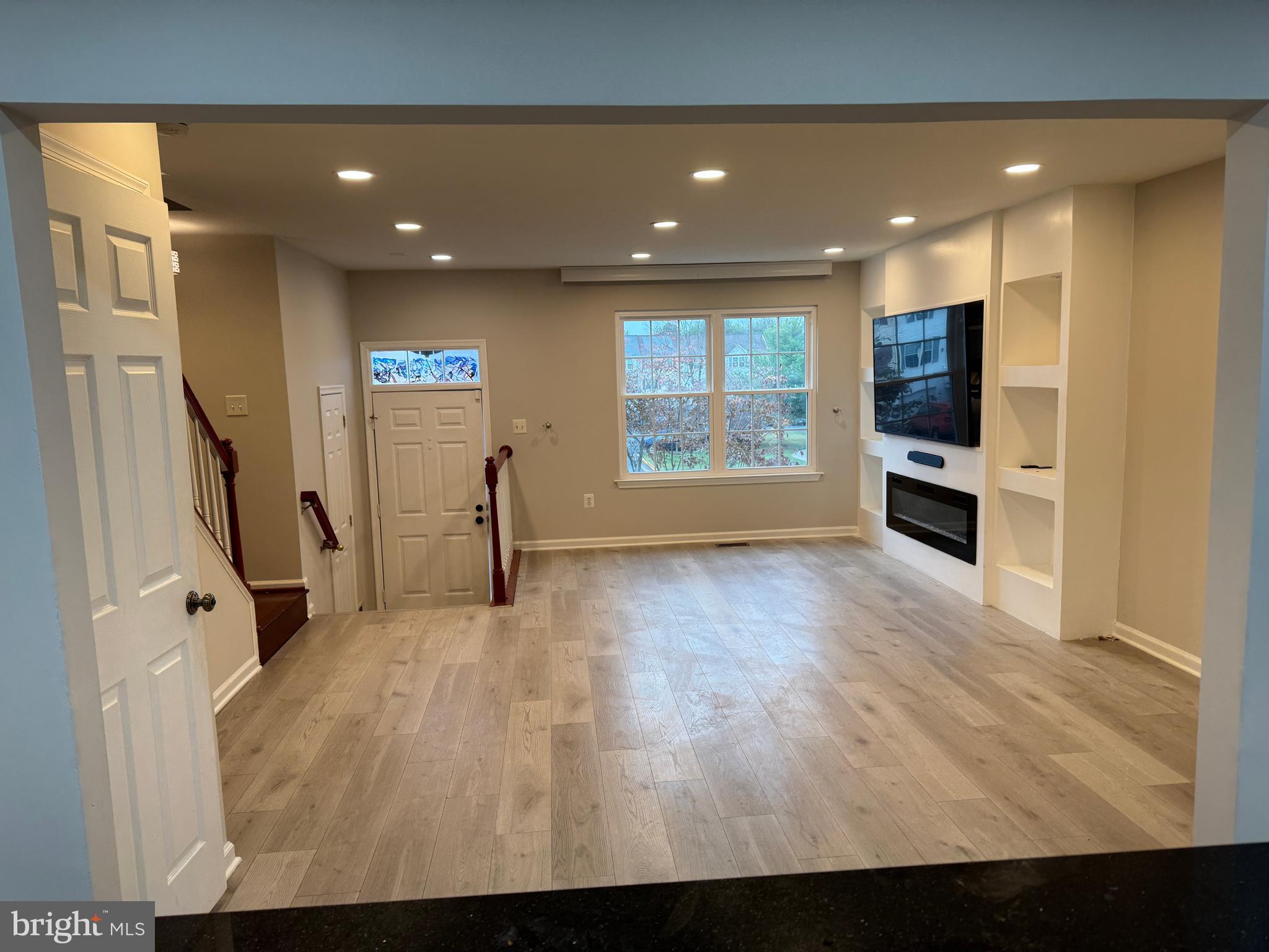 605 WARRENTON TERRACE NE