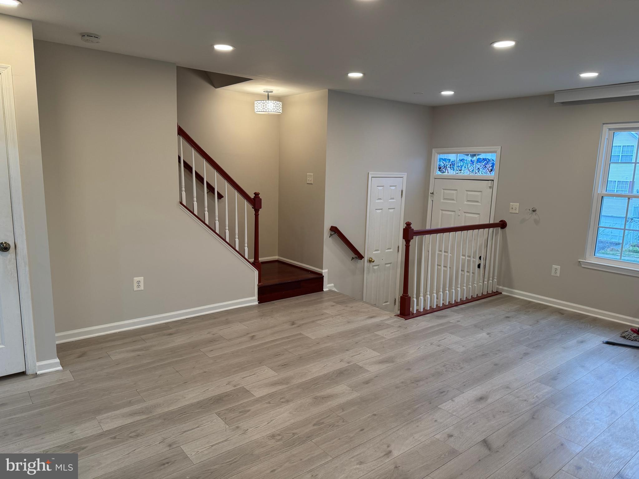 605 WARRENTON TERRACE NE