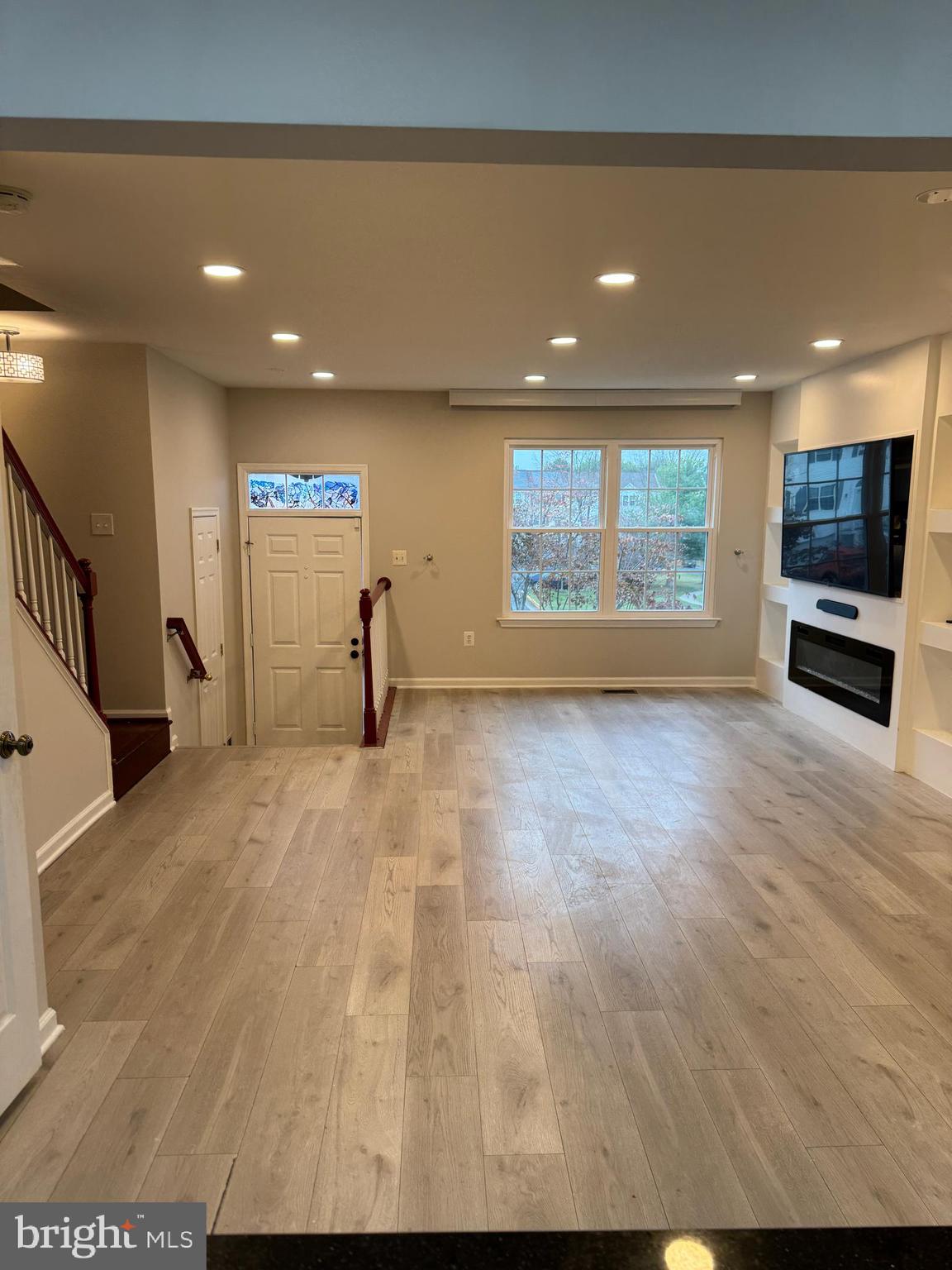 605 WARRENTON TERRACE NE