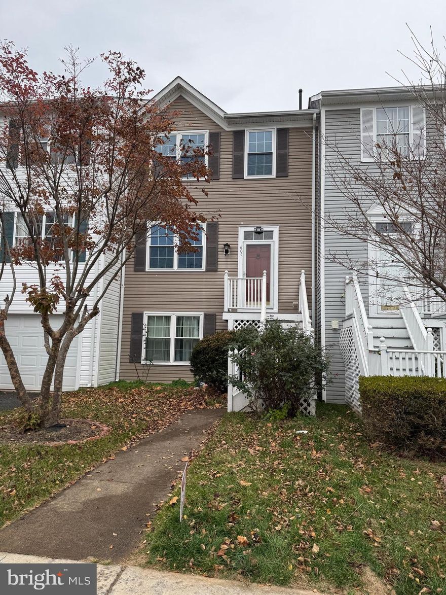 This well-kept Exeter townhouse offers an open floor plan, a rare 4th bedroom in the basement, and major system updates throughout (Roof 2020, HVAC 2021, Windows 2021, Plumbing 2020). Enjoy a scenic deck overlooking peaceful common areas with direct access to the yard. The community provides exceptional amenities including a swimming pool, clubhouse, tennis and basketball courts, tot lots, and walking trails. Ideally located just minutes from downtown Leesburg, Village at Leesburg, Costco, Target, restaurants, parks, and great schools—everything you need is close by for a comfortable and convenient lifestyle.

Use RENTSPREE to apply. 
https://apply.link/o3upxF8