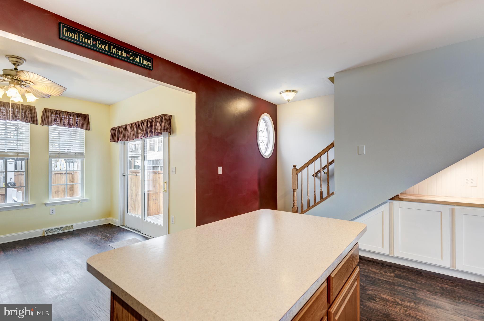 COLONIAL HILLS - Residential