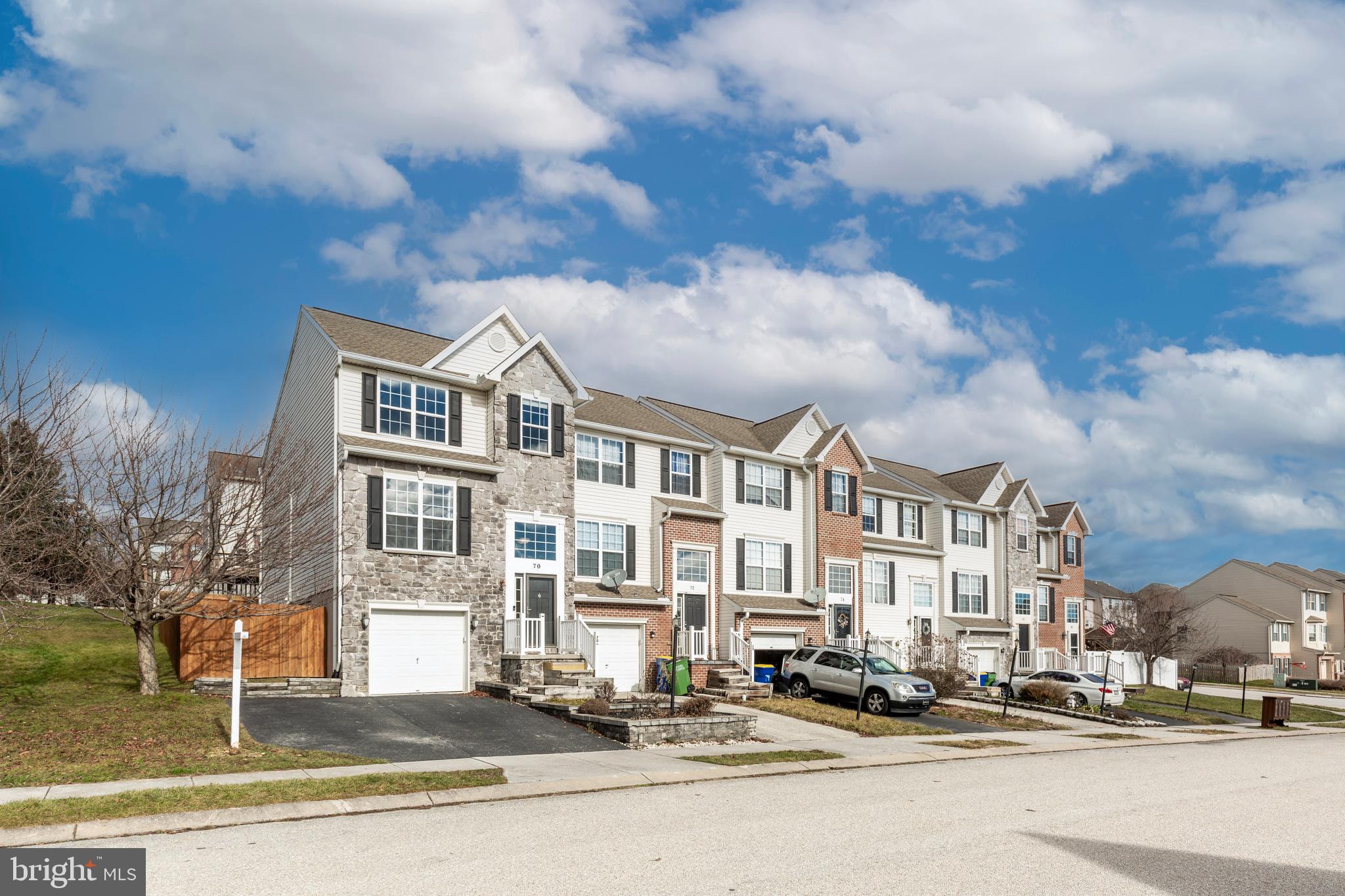 COLONIAL HILLS - Residential