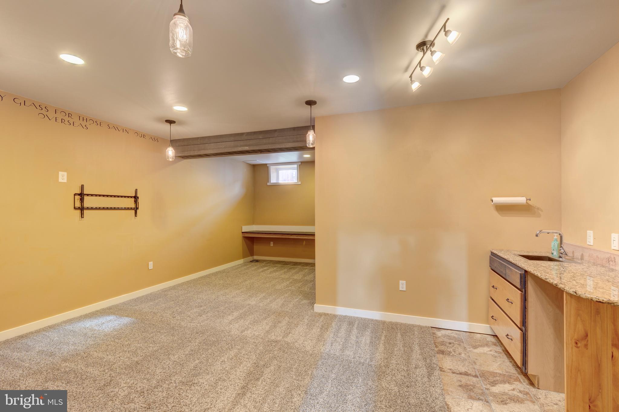 COLONIAL HILLS - Residential