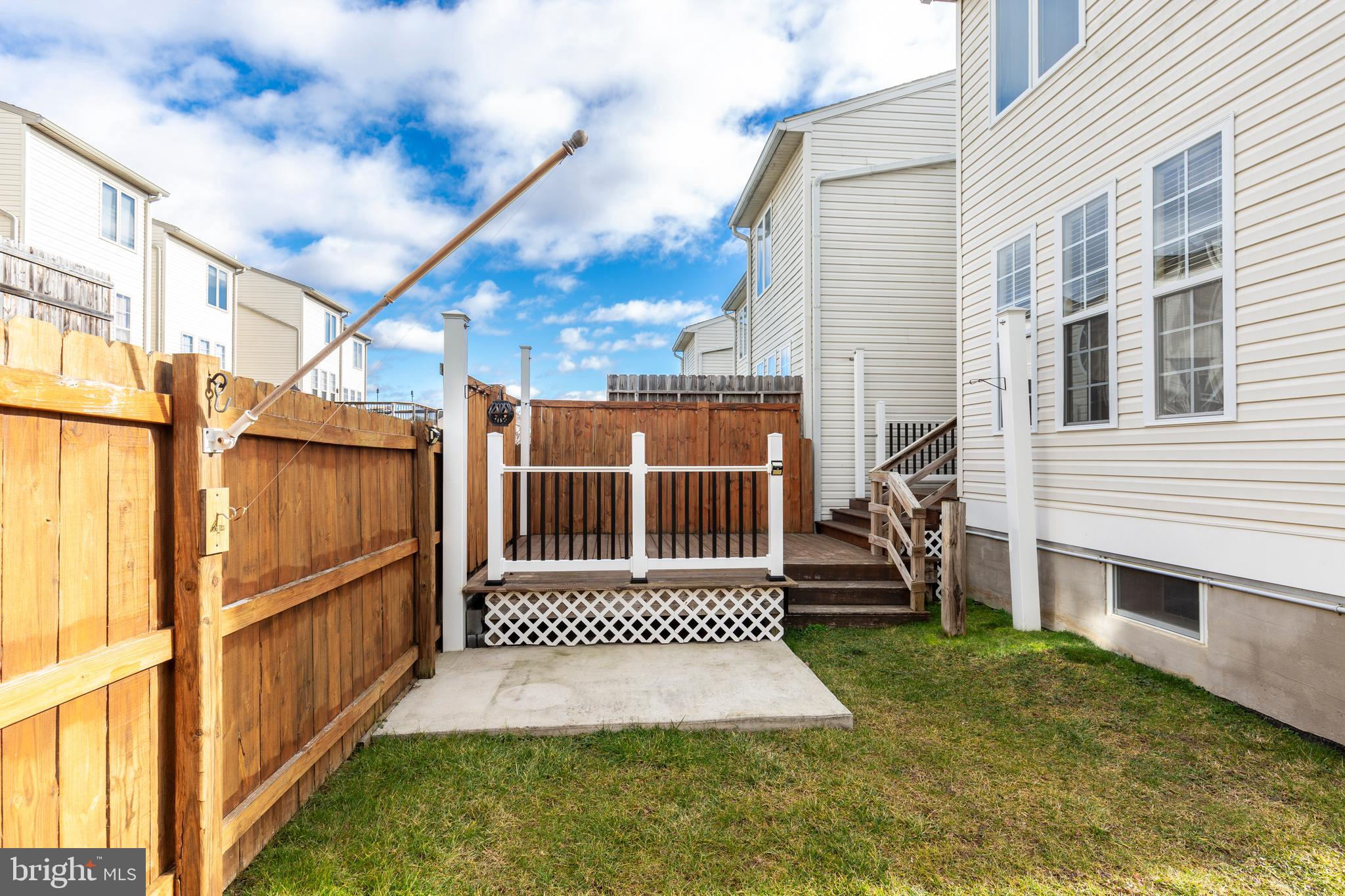 COLONIAL HILLS - Residential