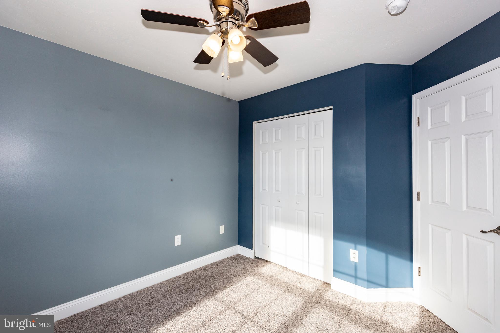 COLONIAL HILLS - Residential