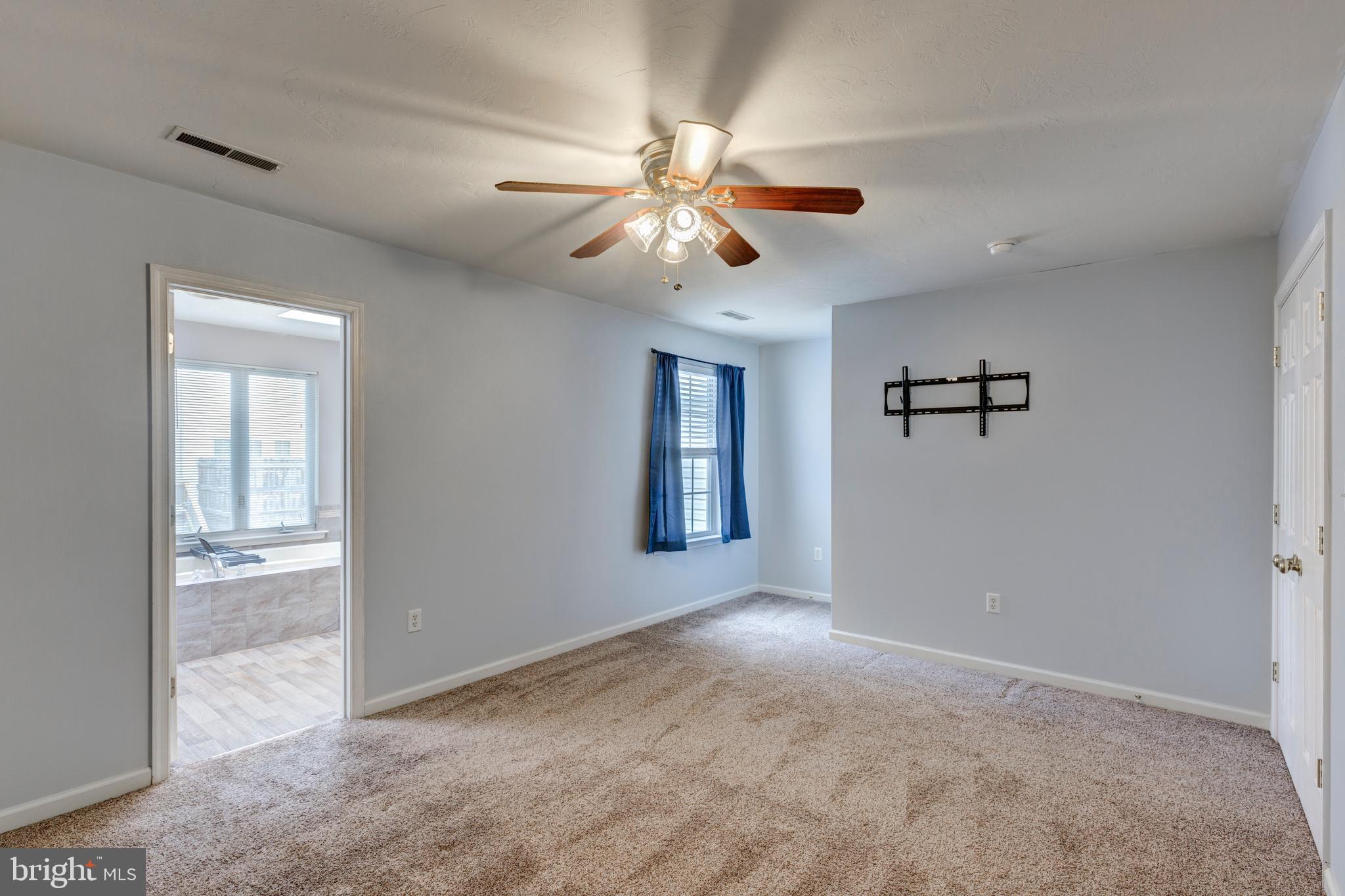 COLONIAL HILLS - Residential