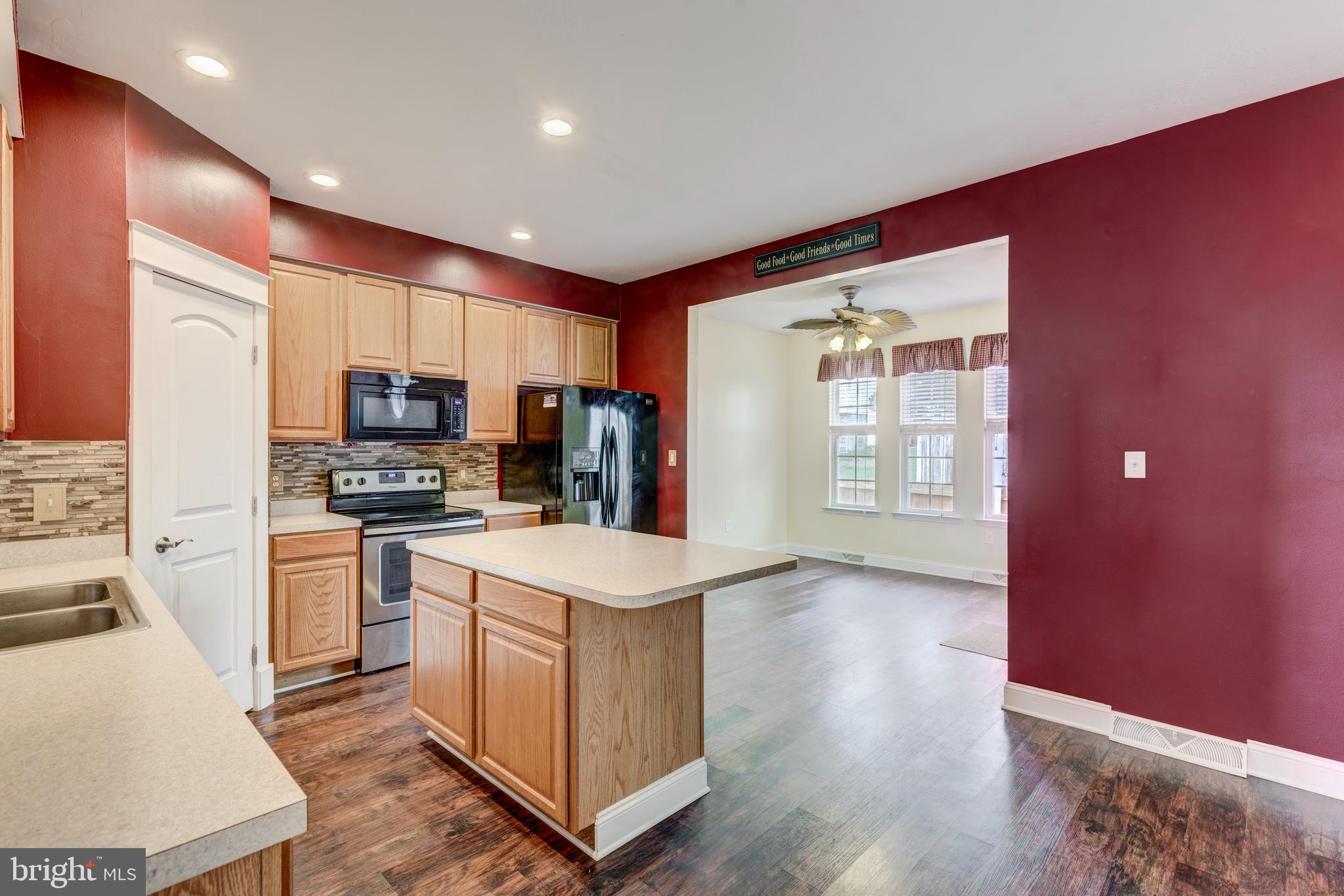 COLONIAL HILLS - Residential