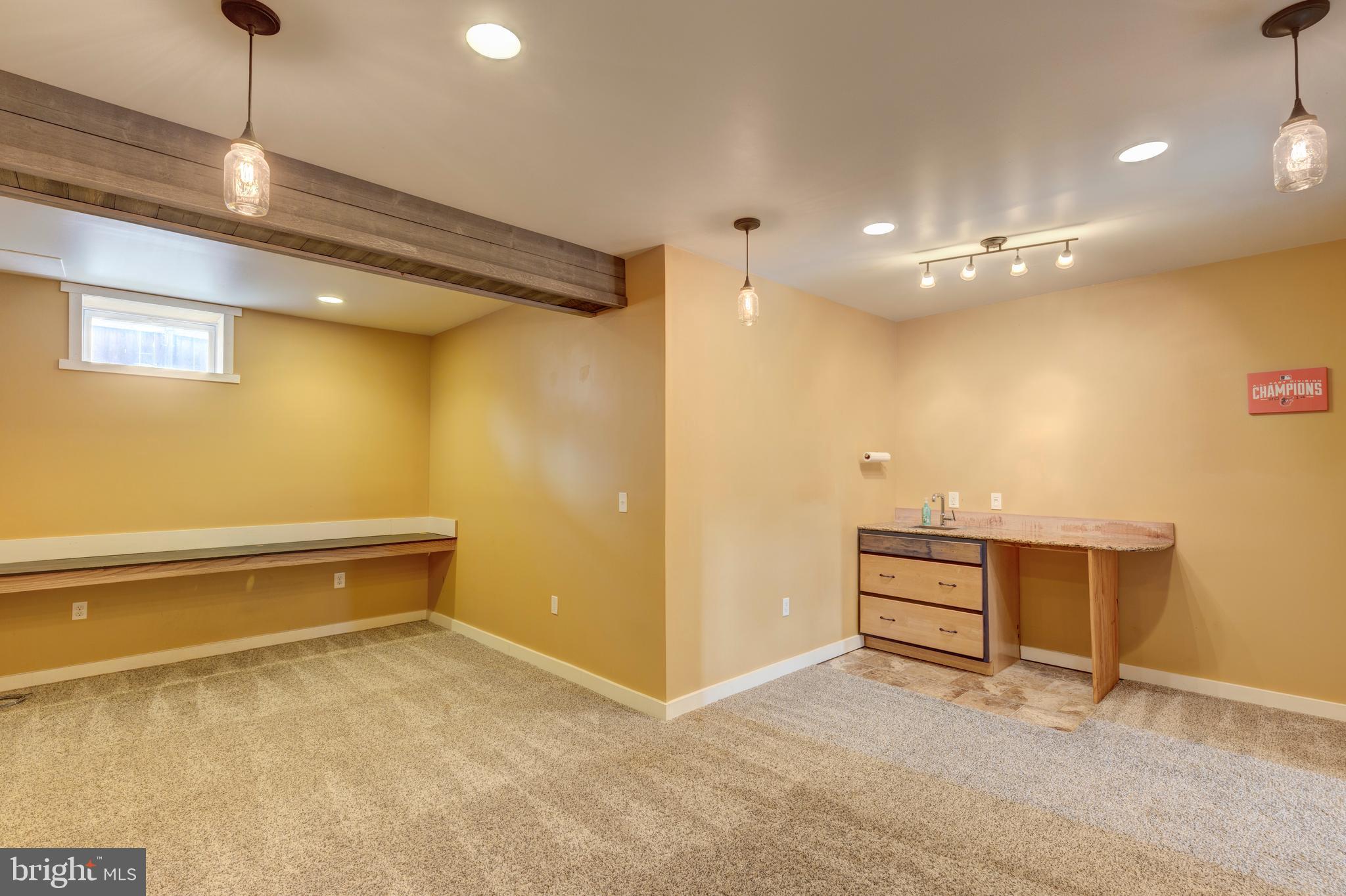 COLONIAL HILLS - Residential