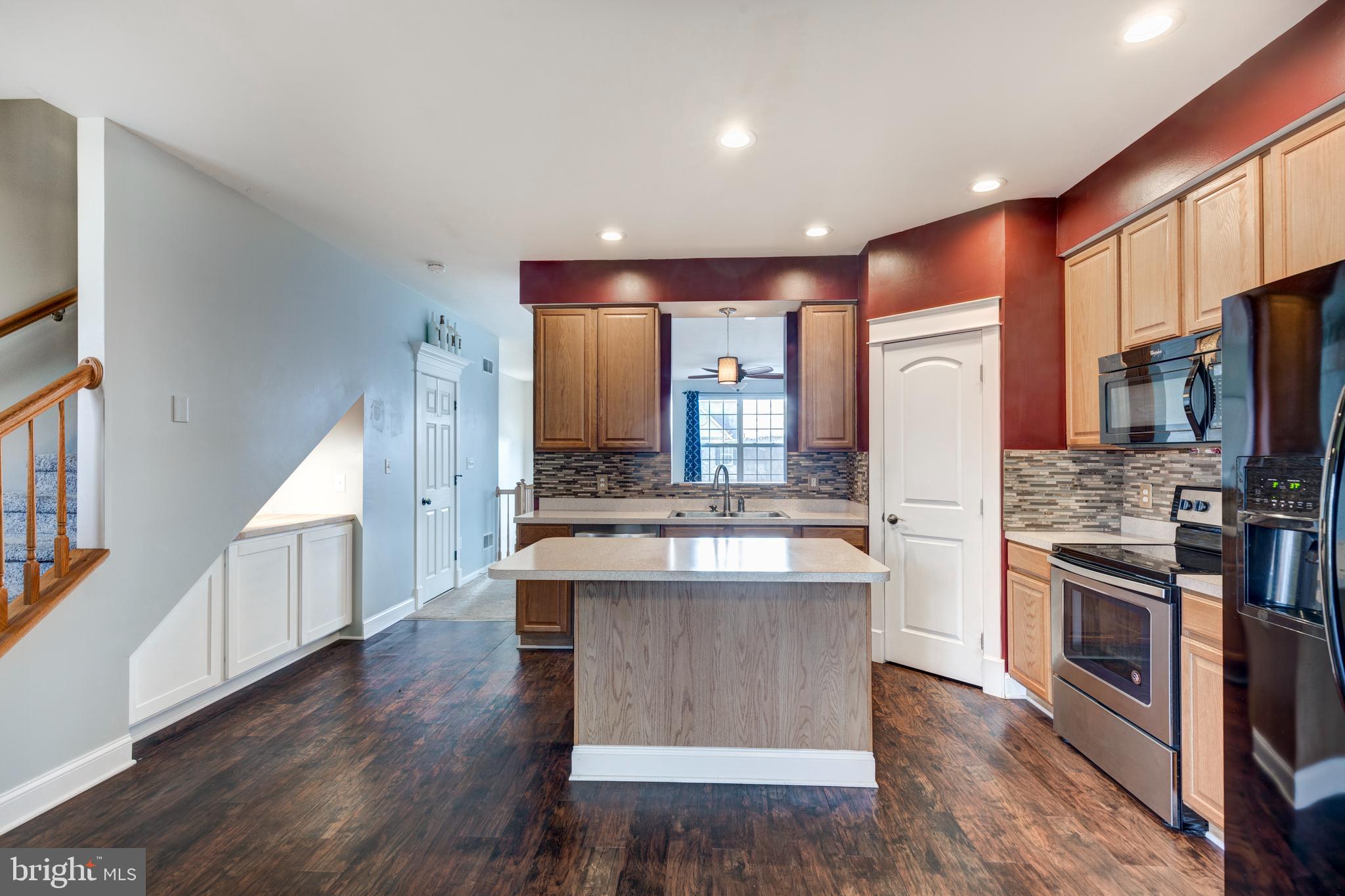 COLONIAL HILLS - Residential
