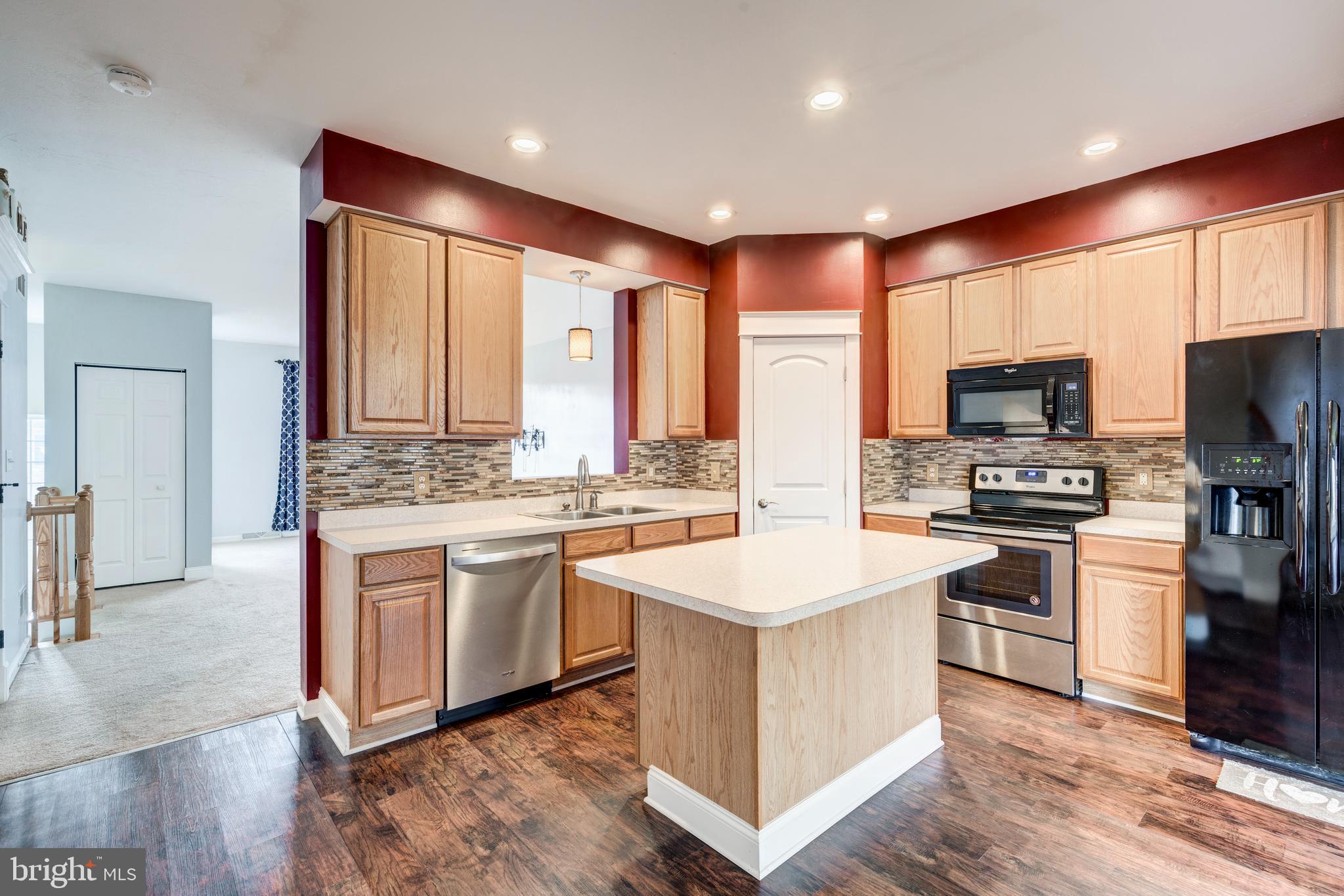 COLONIAL HILLS - Residential