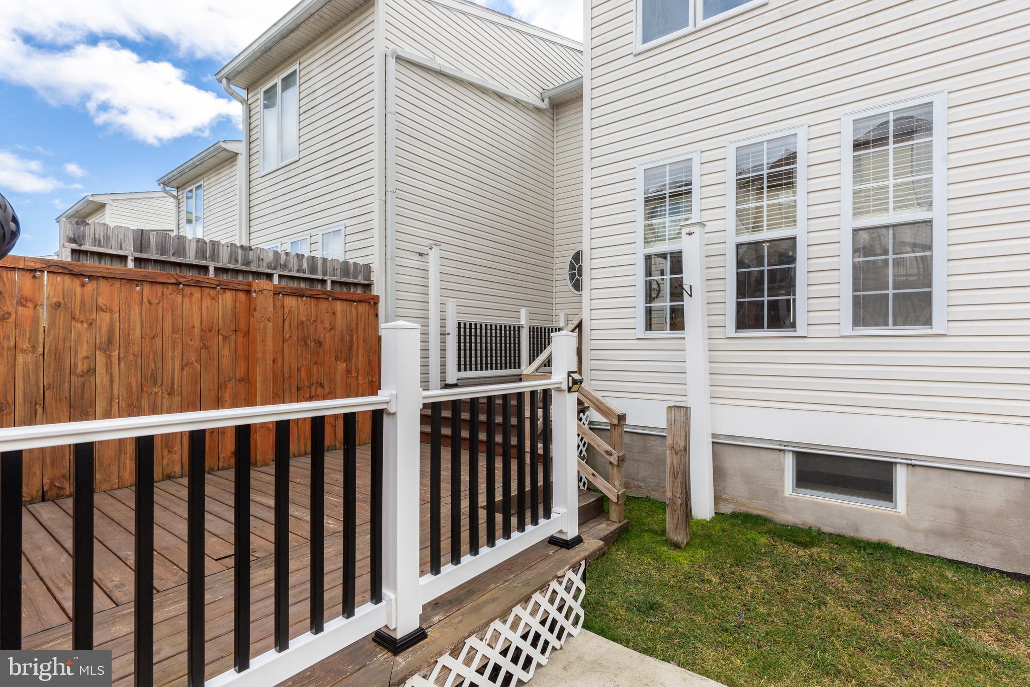 COLONIAL HILLS - Residential