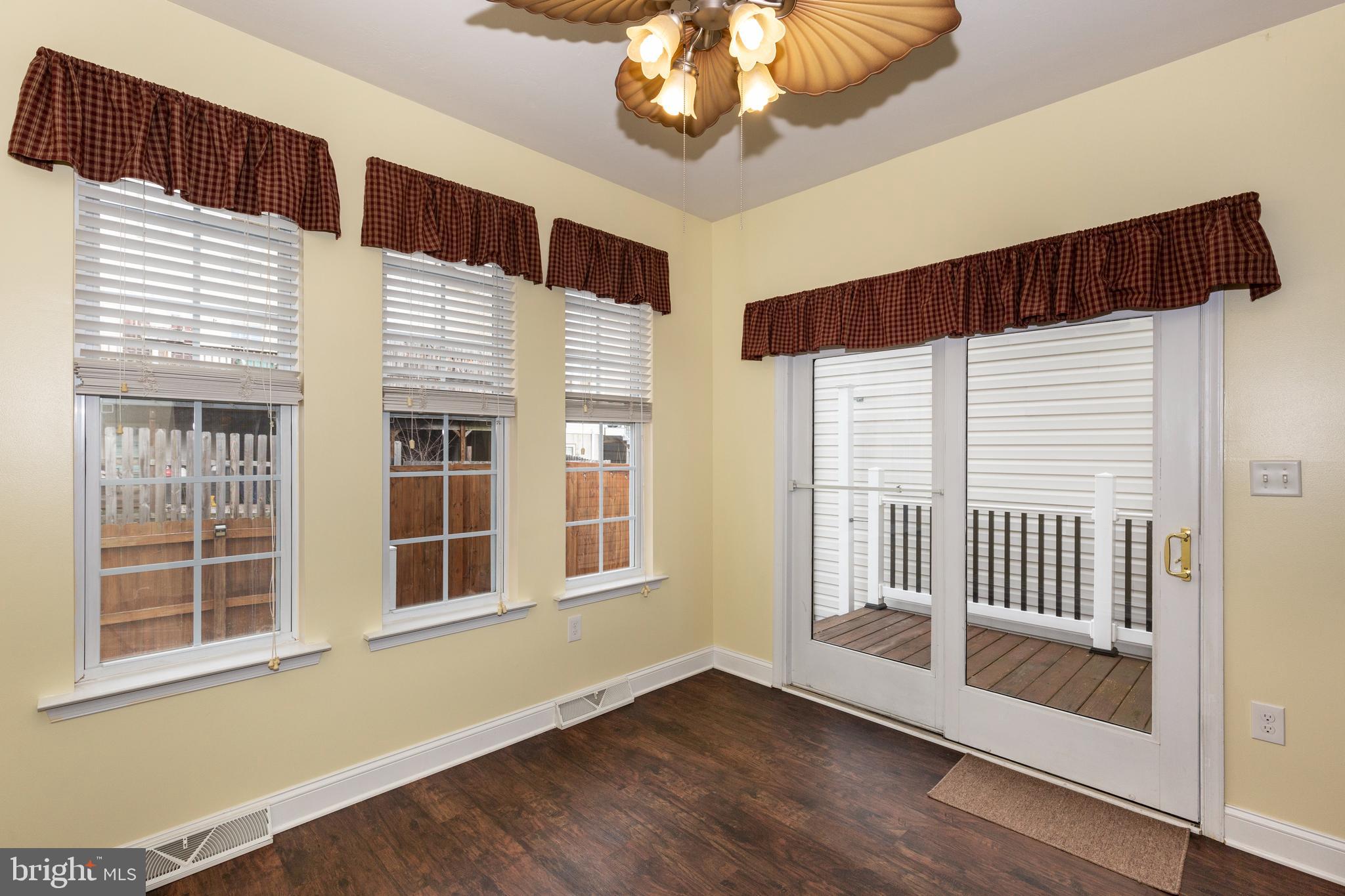 COLONIAL HILLS - Residential