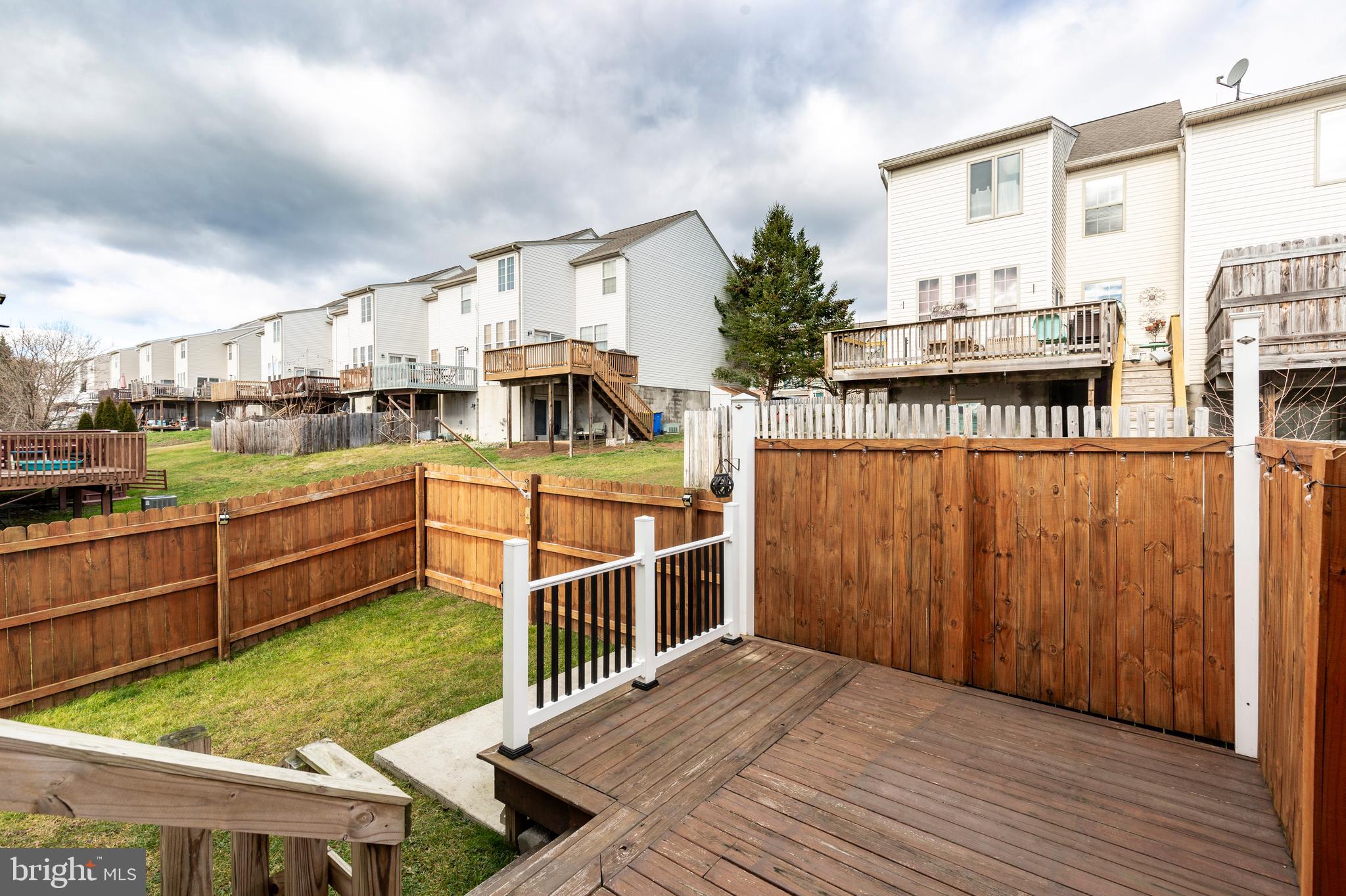 COLONIAL HILLS - Residential