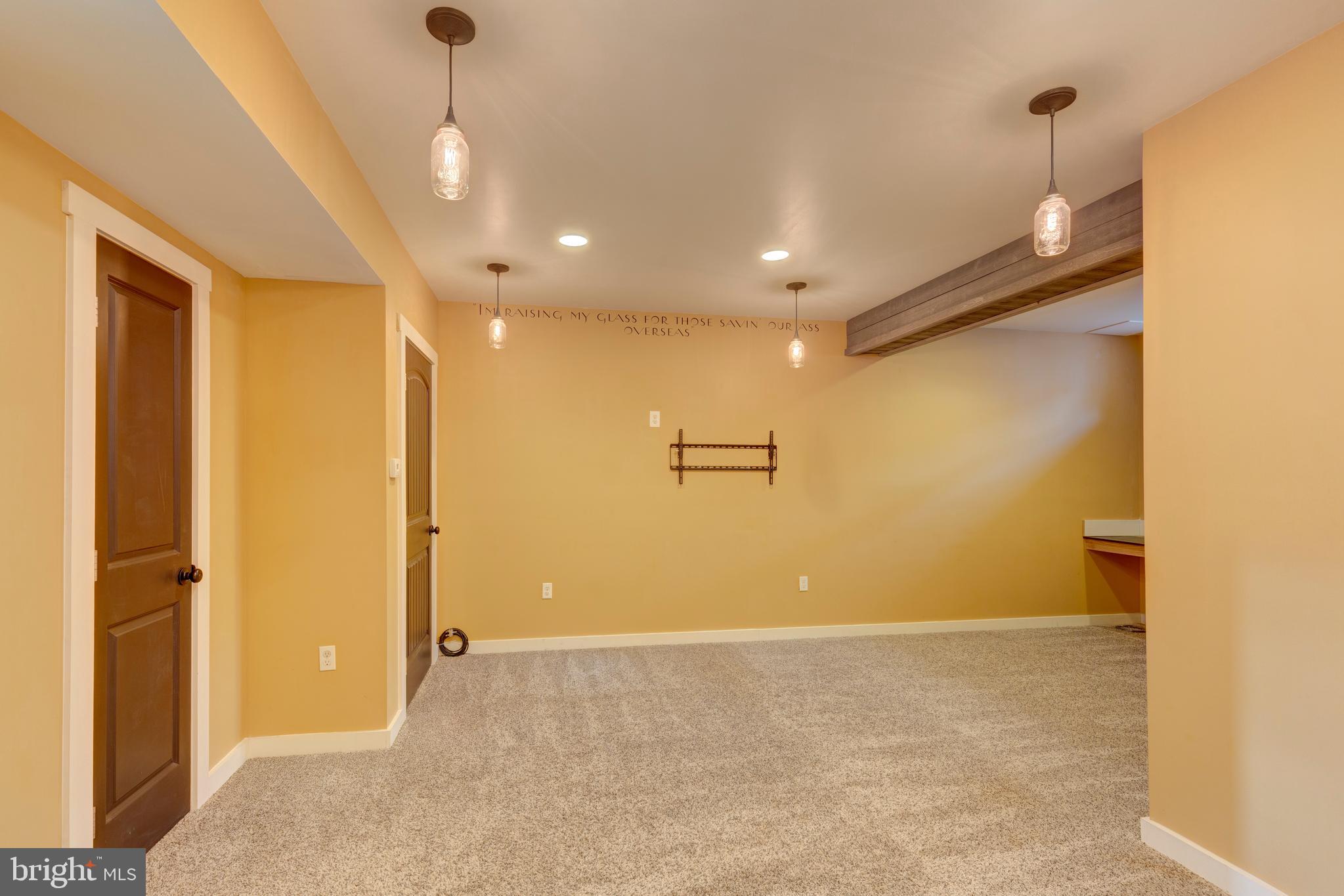 COLONIAL HILLS - Residential