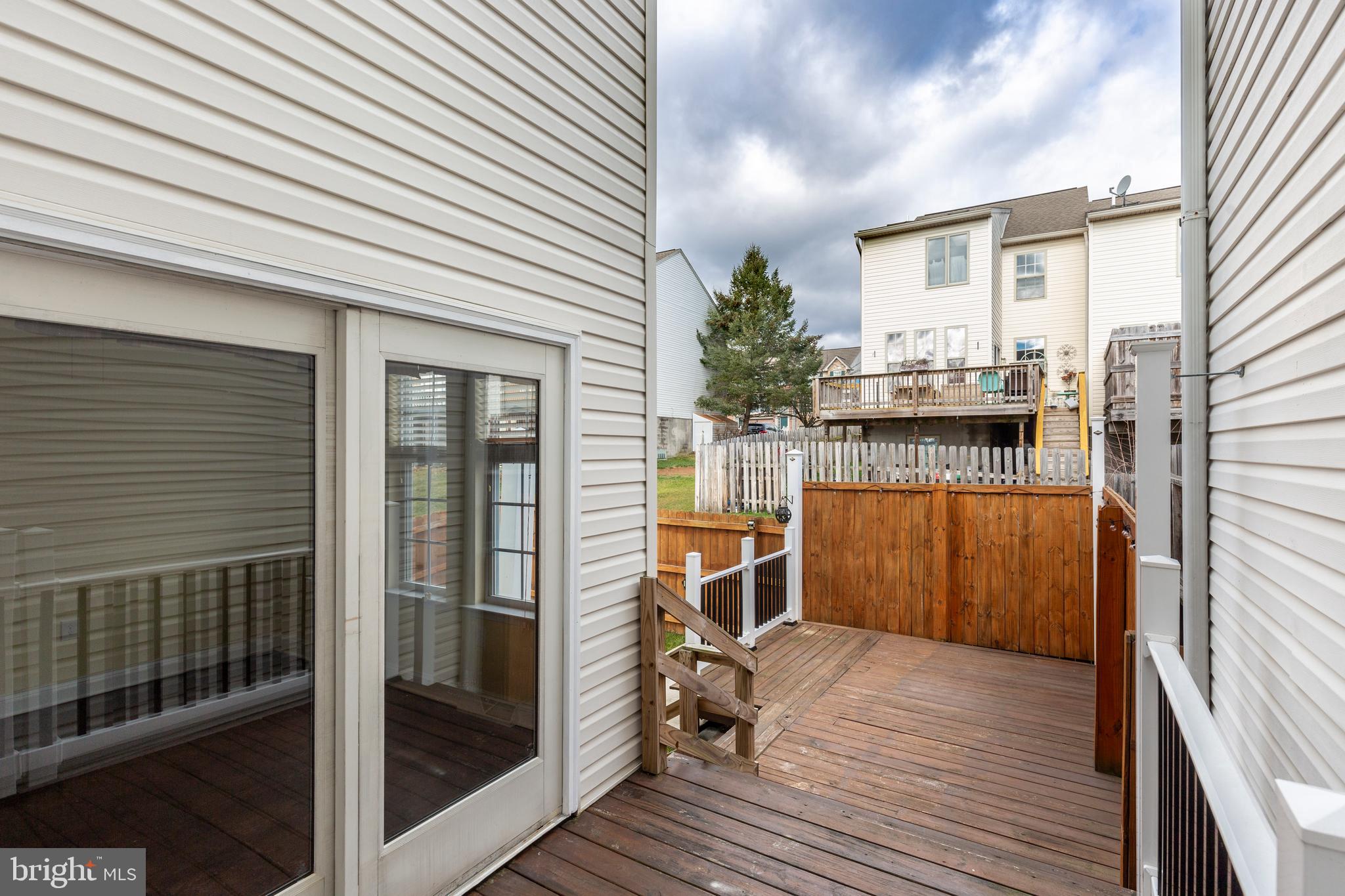 COLONIAL HILLS - Residential