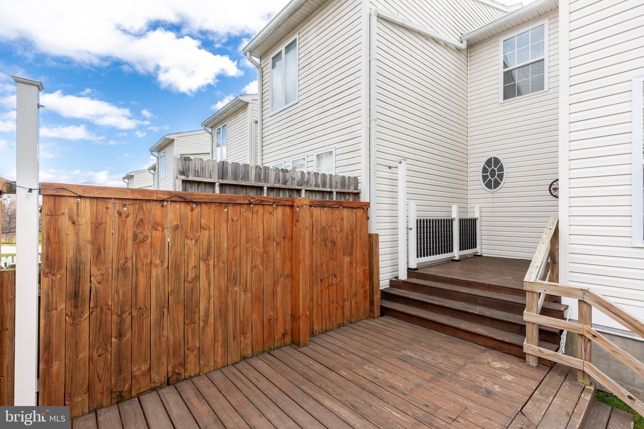 COLONIAL HILLS - Residential
