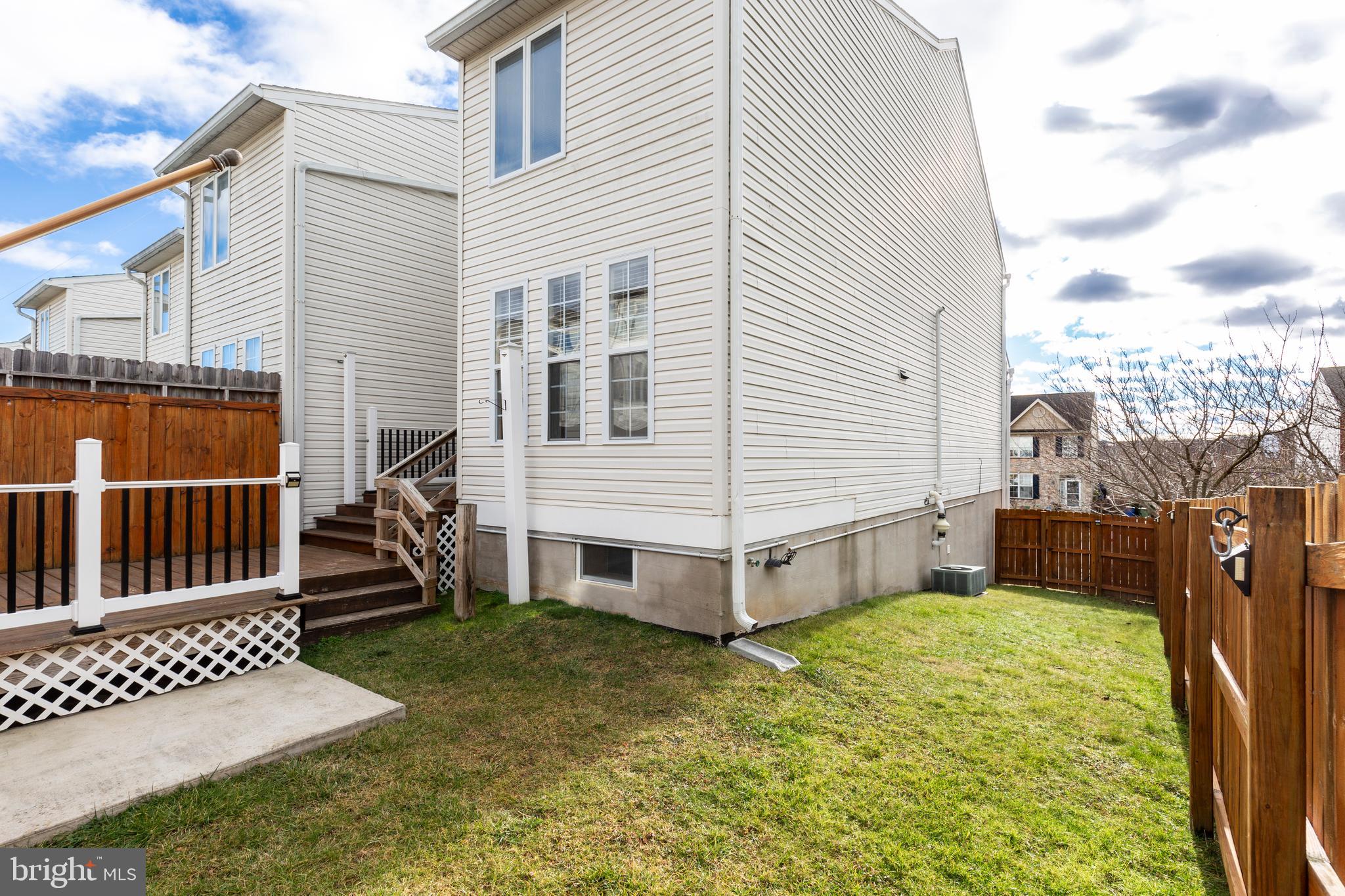 COLONIAL HILLS - Residential