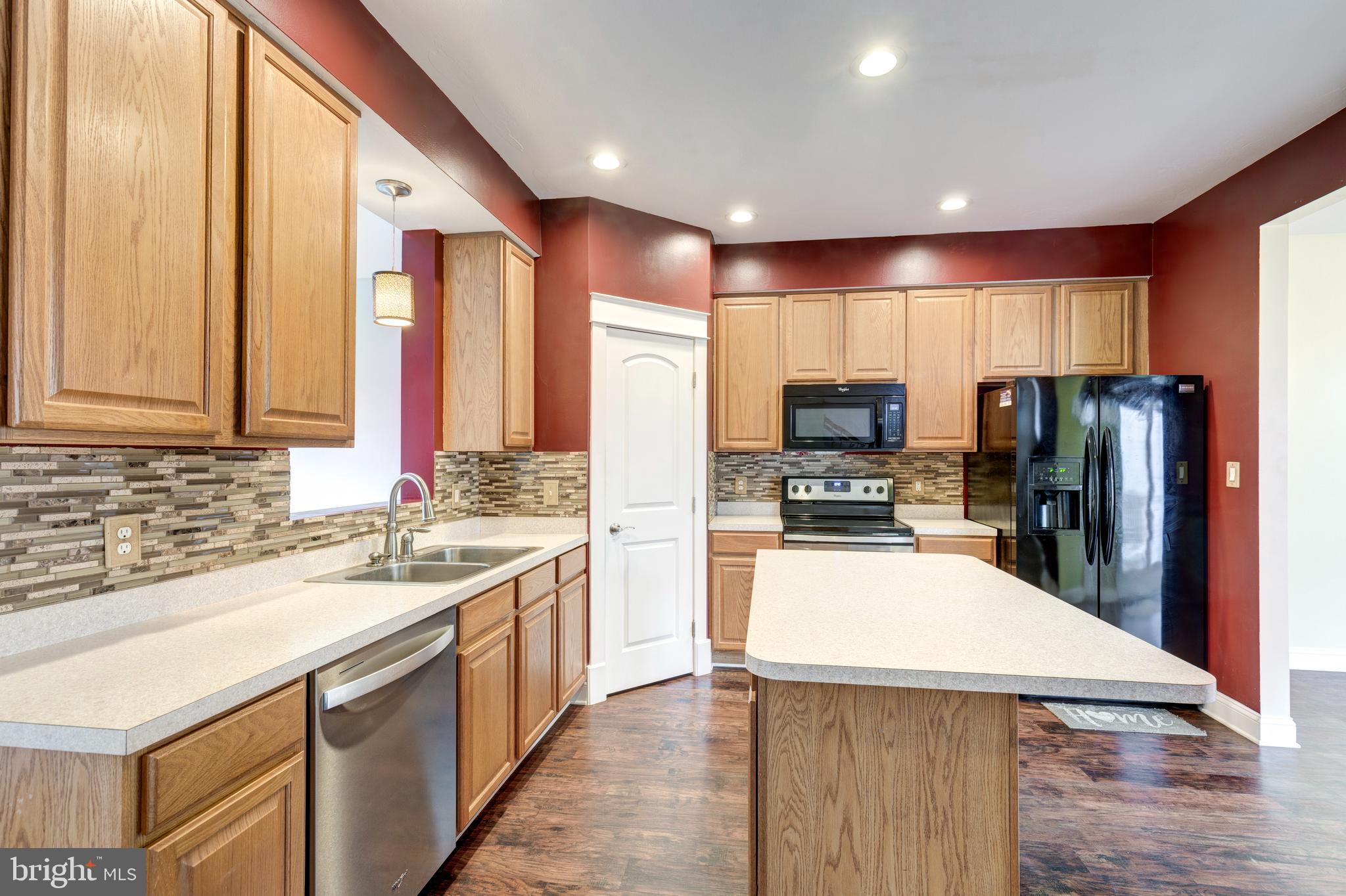 COLONIAL HILLS - Residential