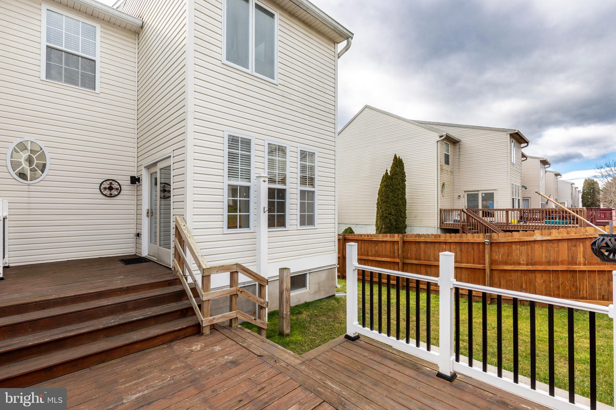 COLONIAL HILLS - Residential