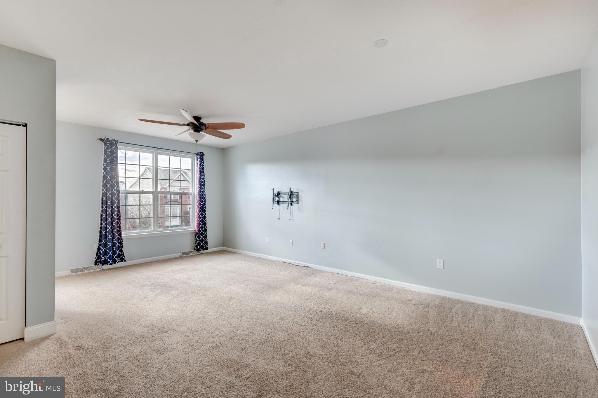 COLONIAL HILLS - Residential