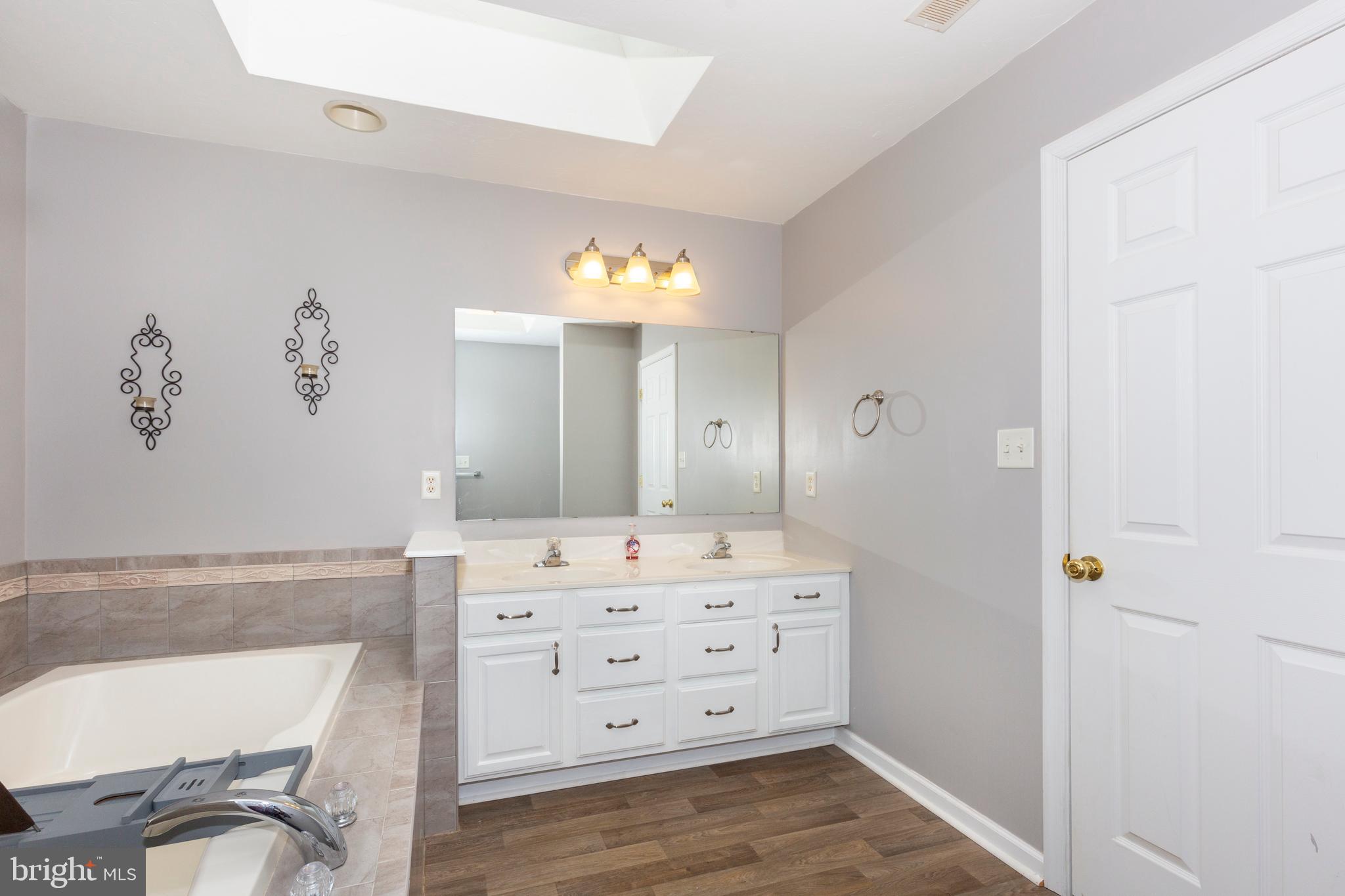 COLONIAL HILLS - Residential