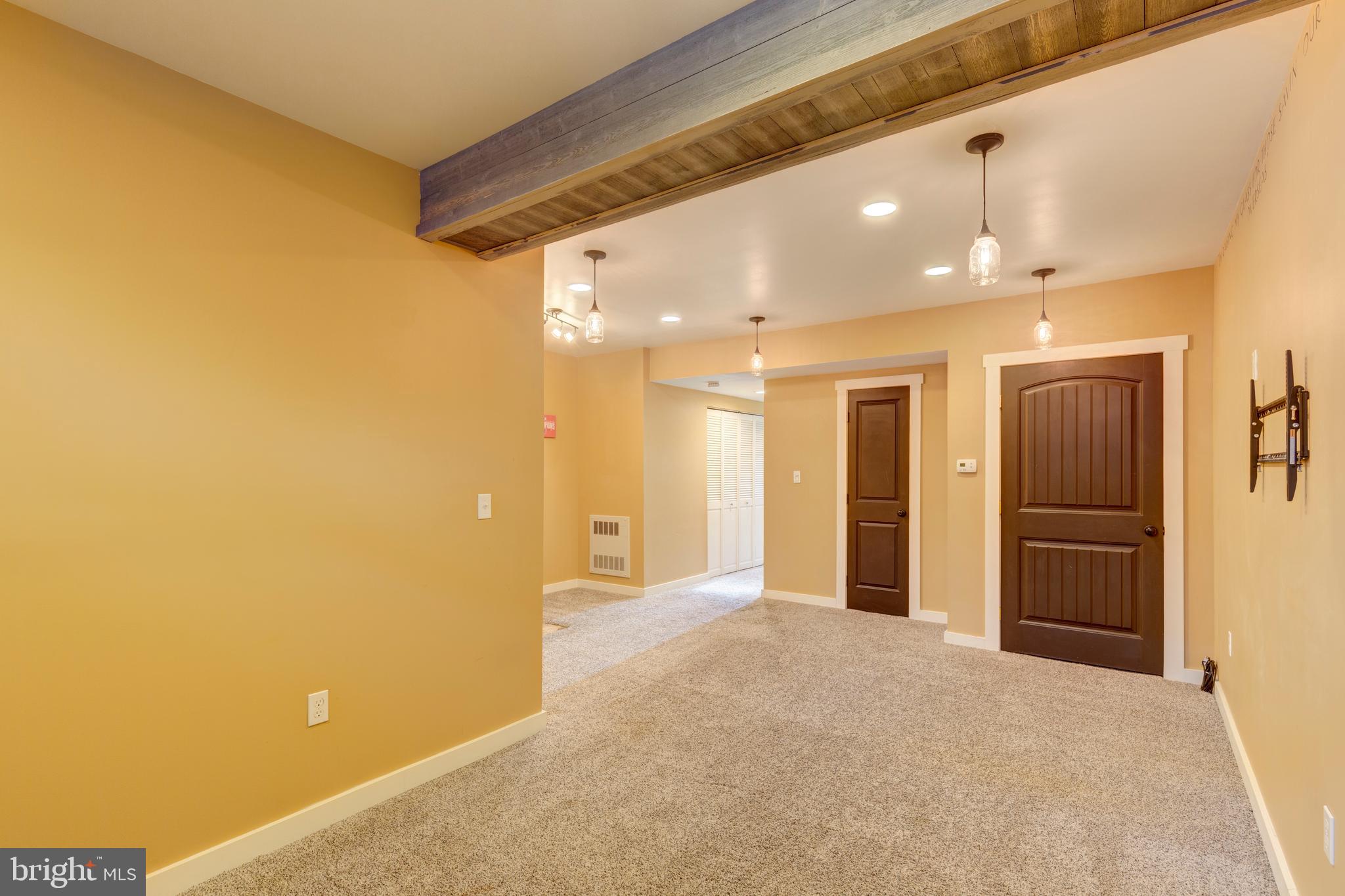 COLONIAL HILLS - Residential