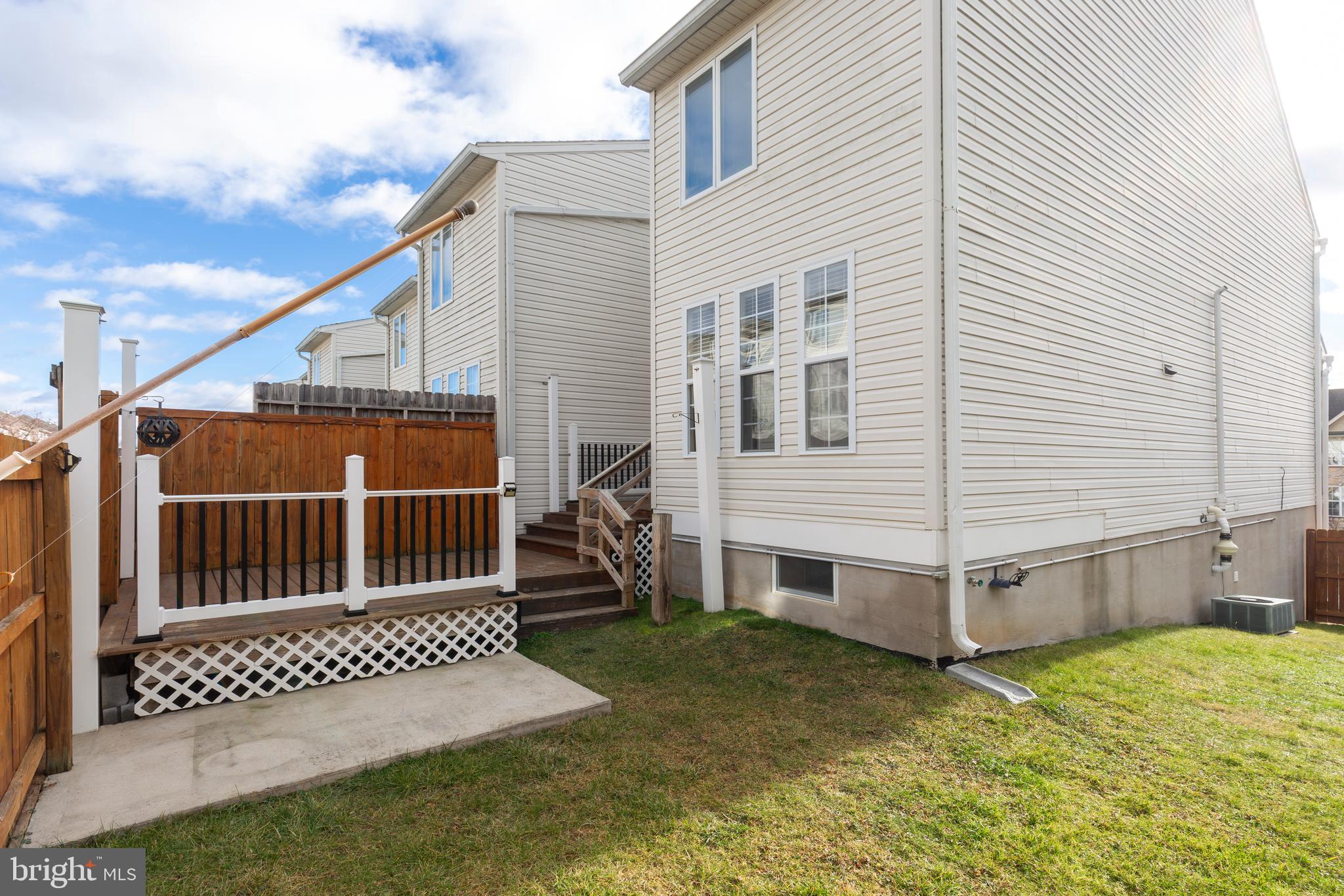 COLONIAL HILLS - Residential