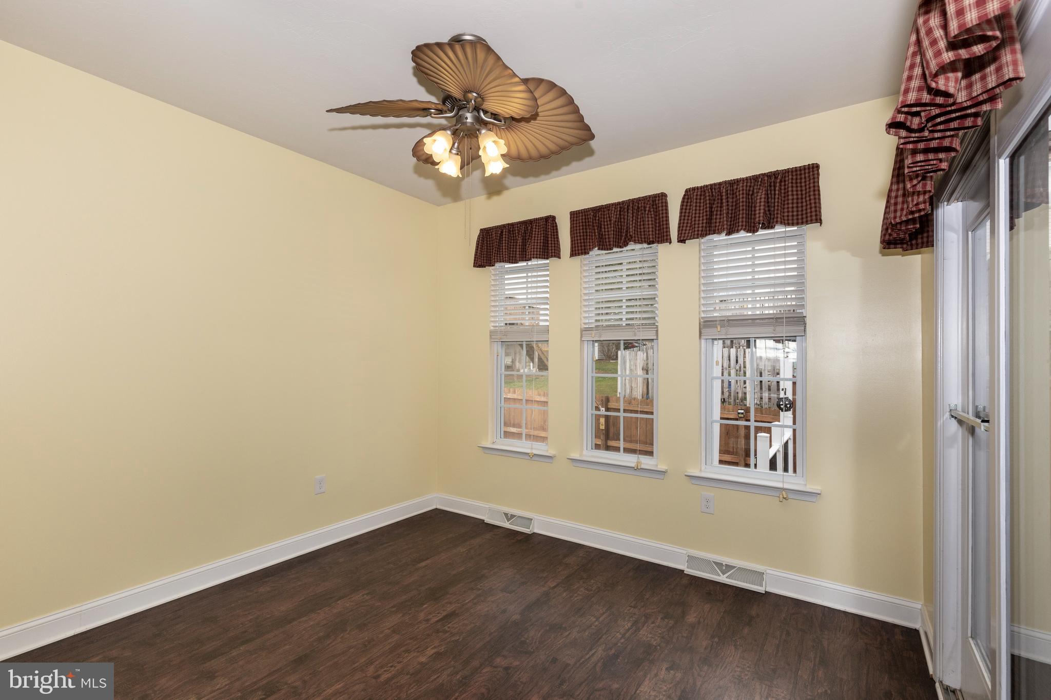COLONIAL HILLS - Residential
