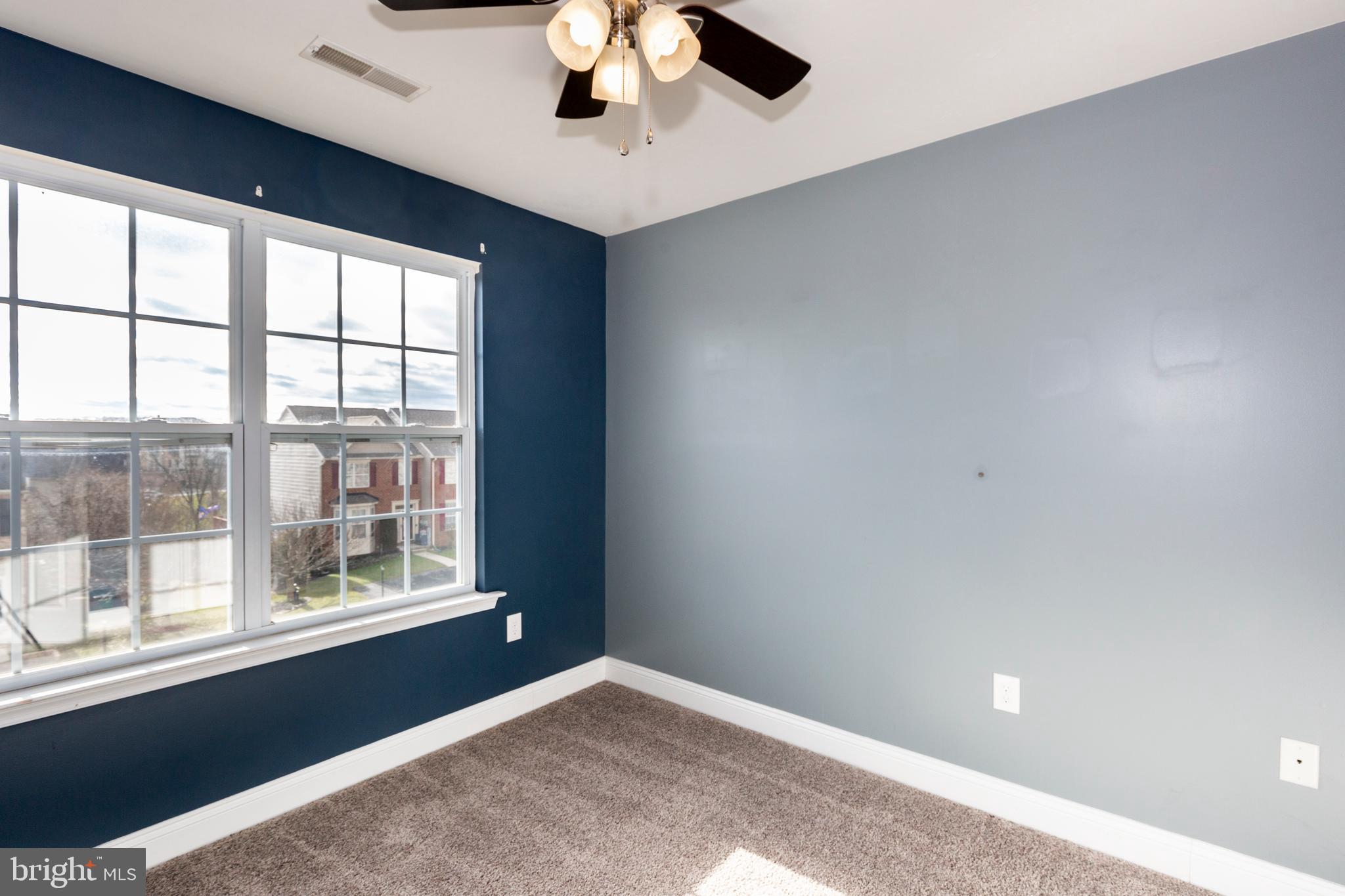 COLONIAL HILLS - Residential