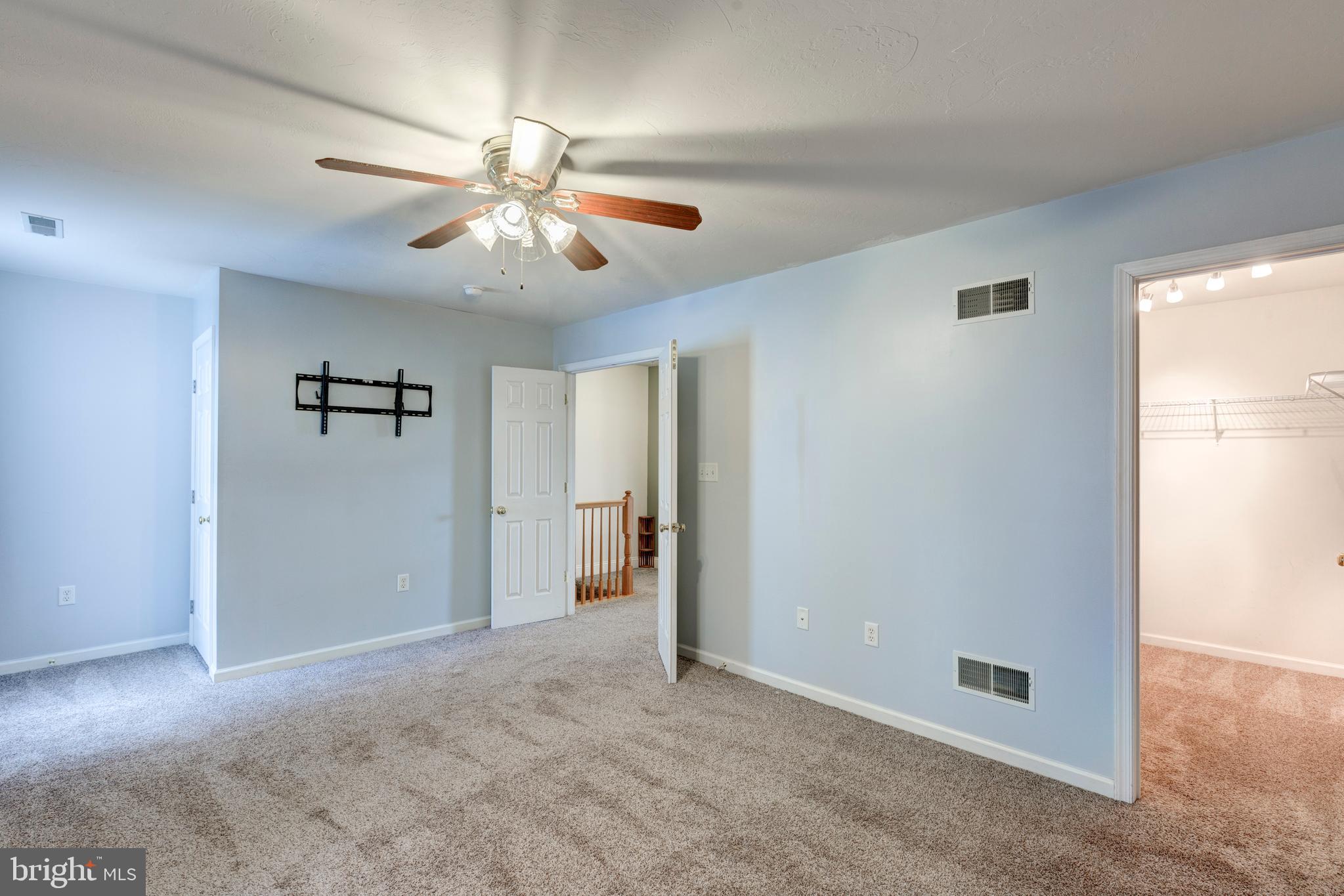 COLONIAL HILLS - Residential