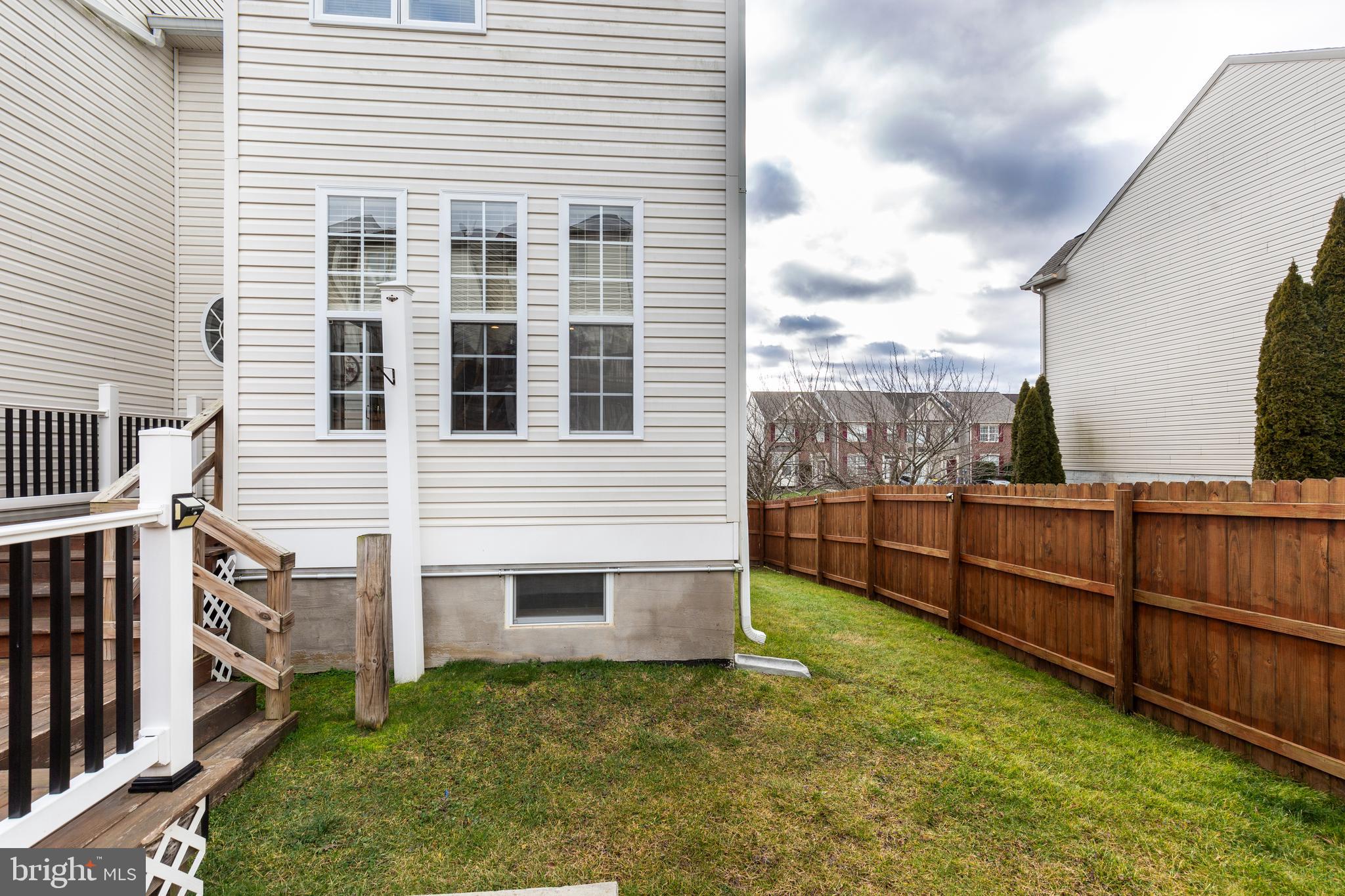 COLONIAL HILLS - Residential