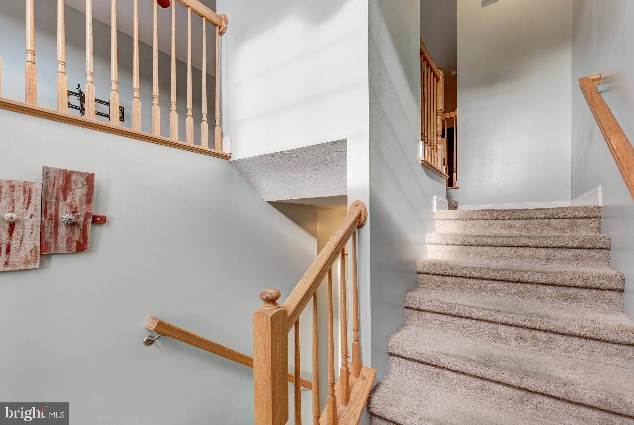 COLONIAL HILLS - Residential