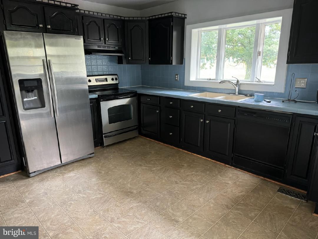 HAMPSTEAD VILLAGE - Residential Lease