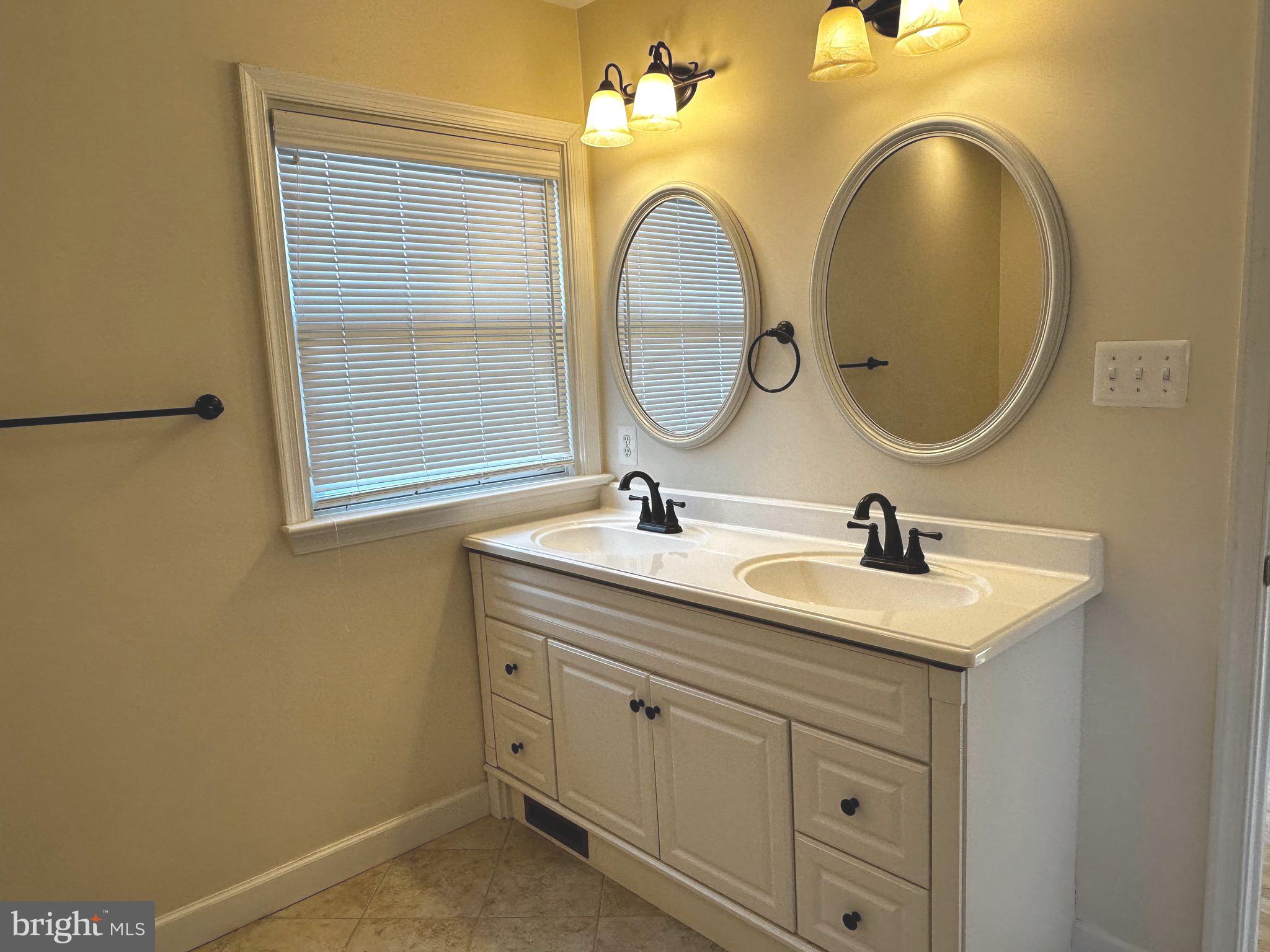 FOXHALL - Residential Lease