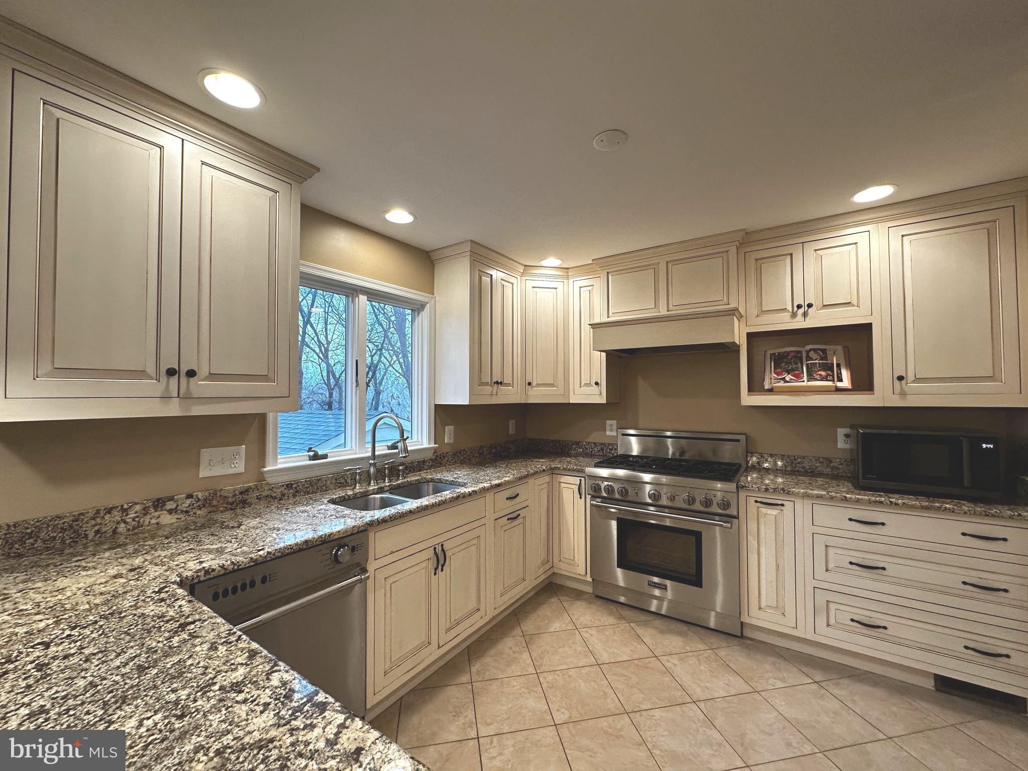 FOXHALL - Residential Lease