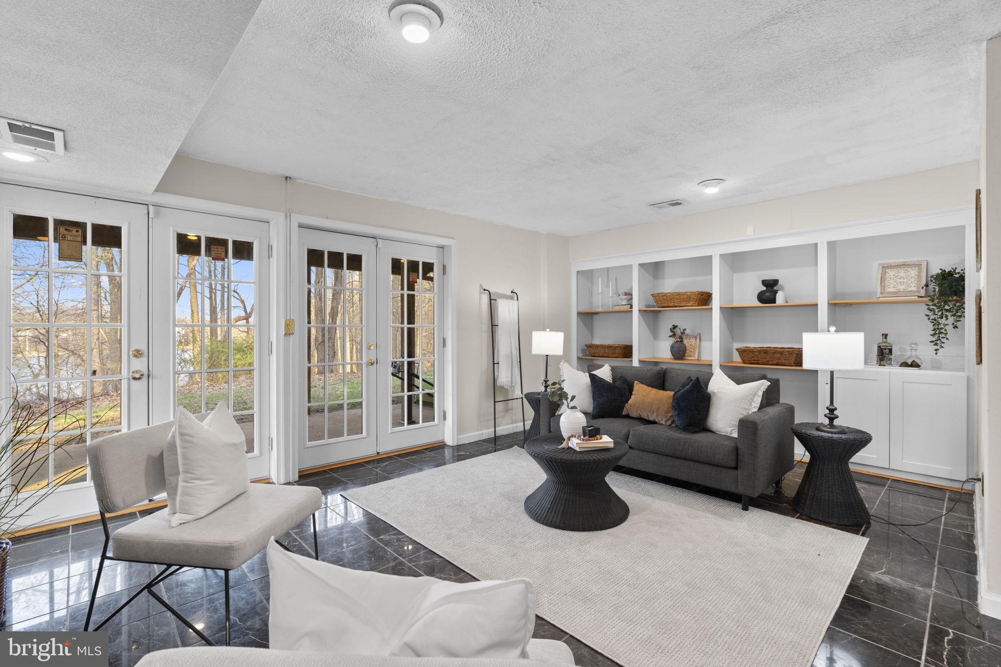 VILLAGE OF OWEN BROWN - Residential