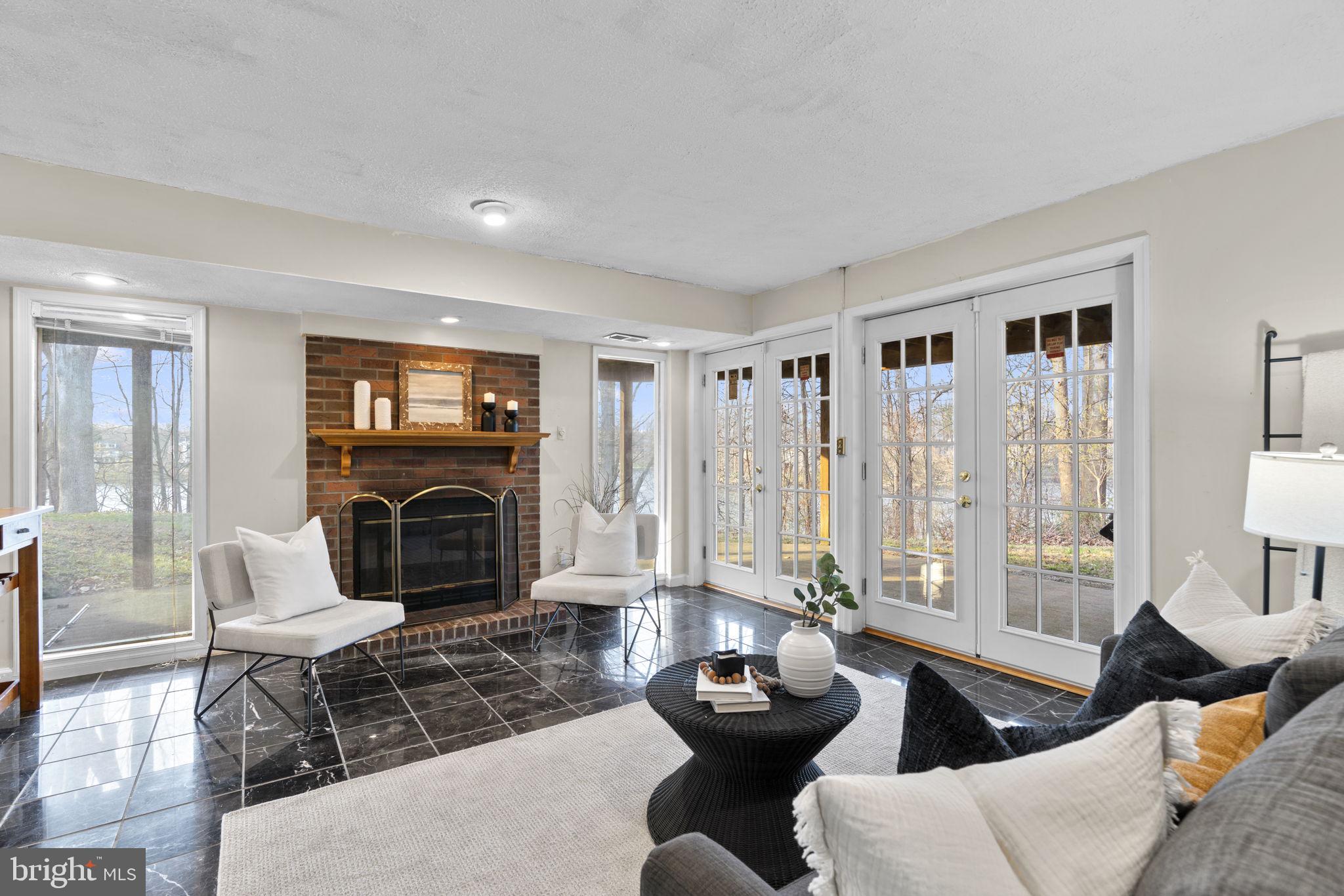 VILLAGE OF OWEN BROWN - Residential