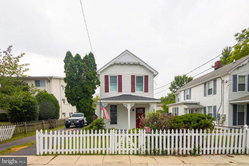 Photo of 37 4th Street, LAUREL, MD 20707 (MLS # MDPG2208334)