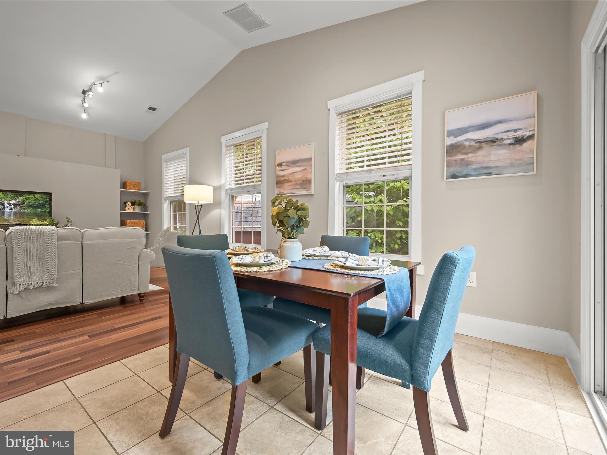 SUNRISE BEACH - Residential