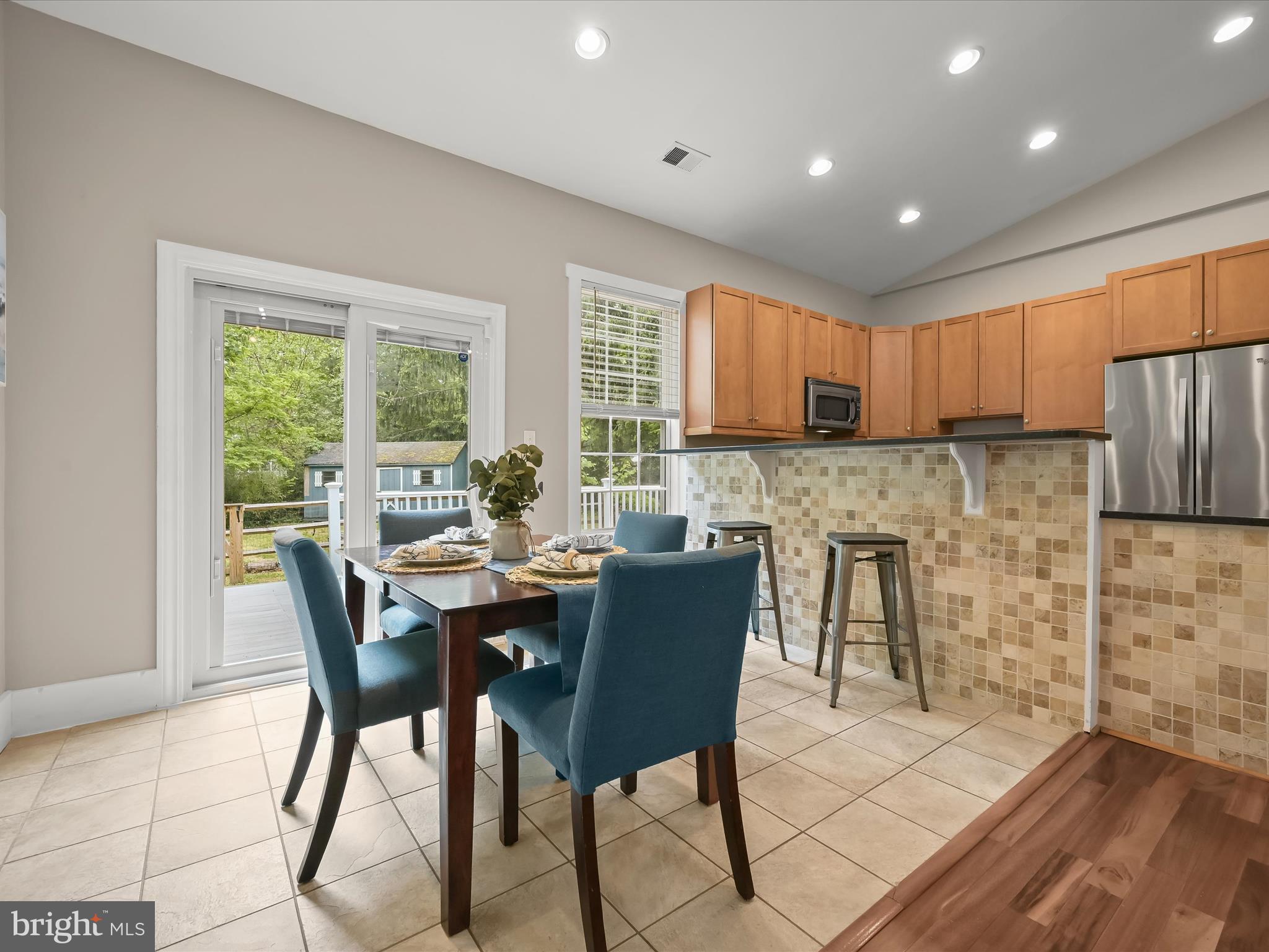 SUNRISE BEACH - Residential