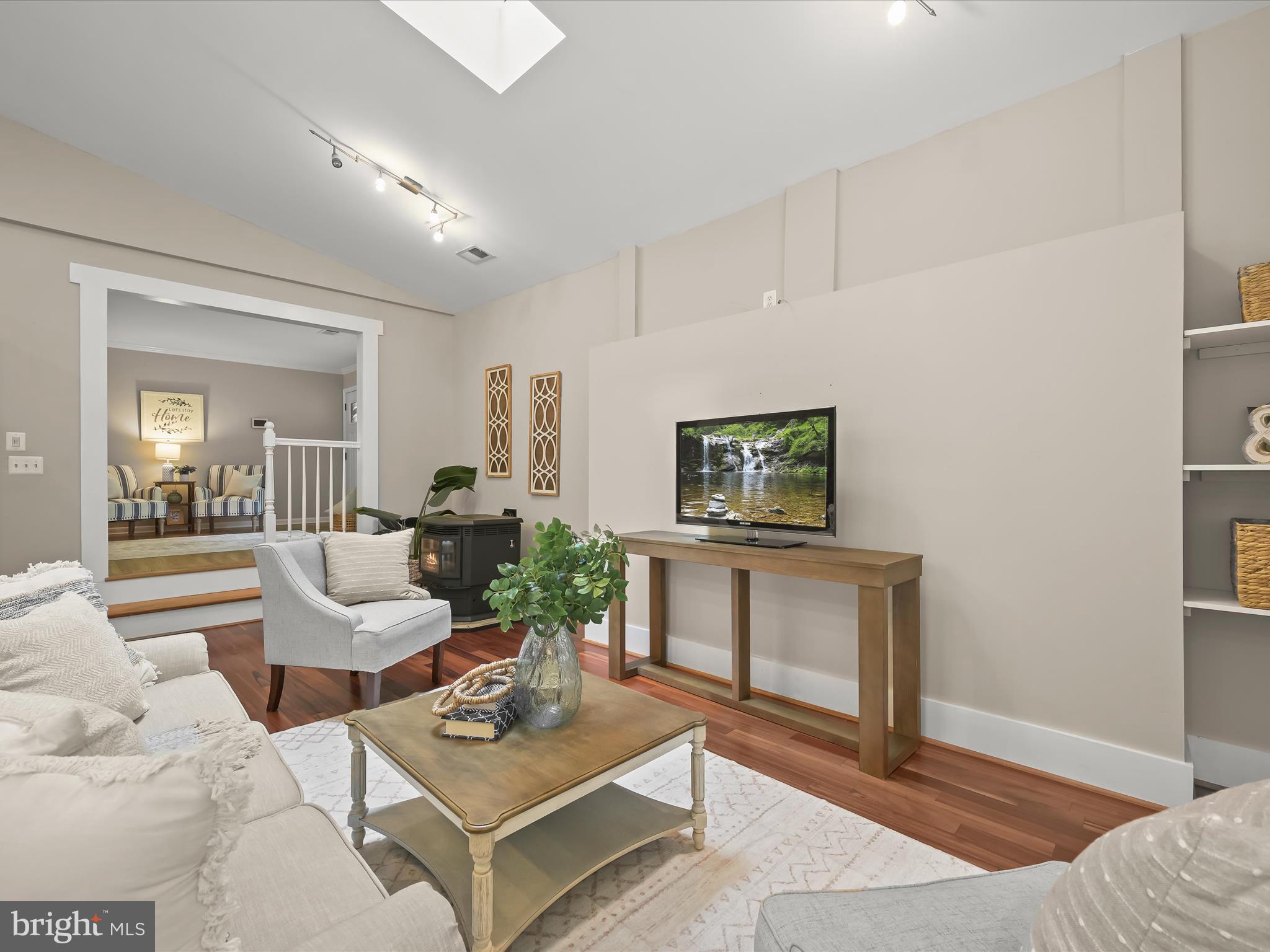 SUNRISE BEACH - Residential