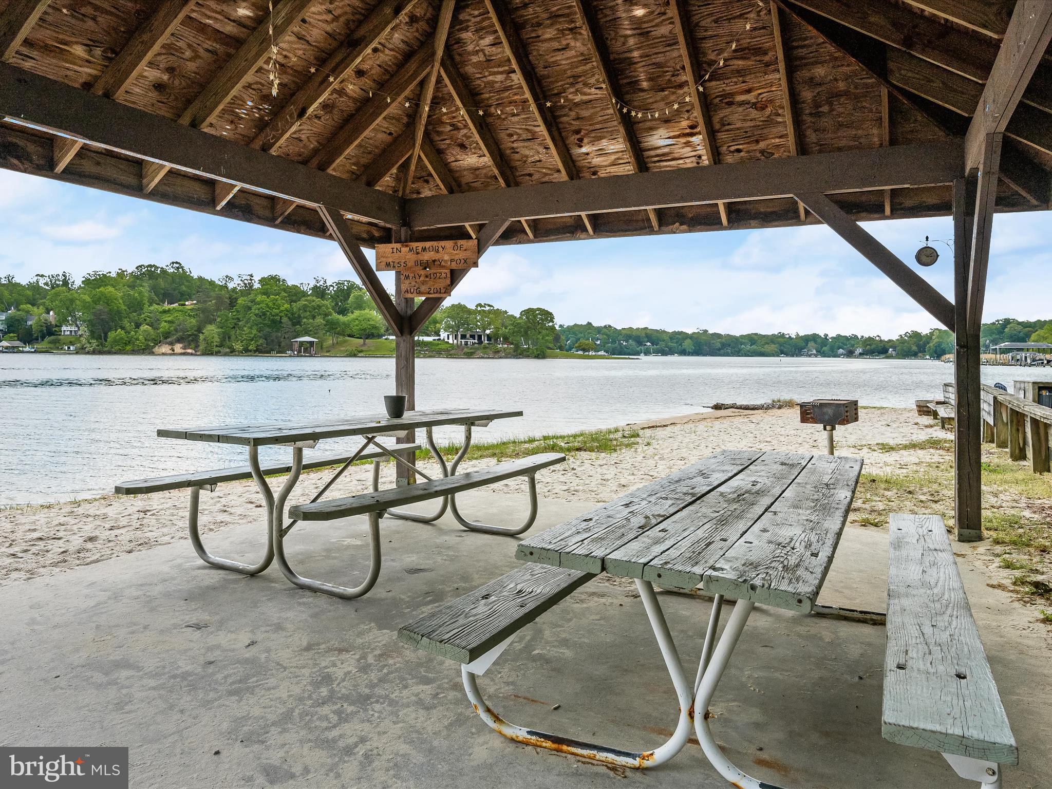 SUNRISE BEACH - Residential