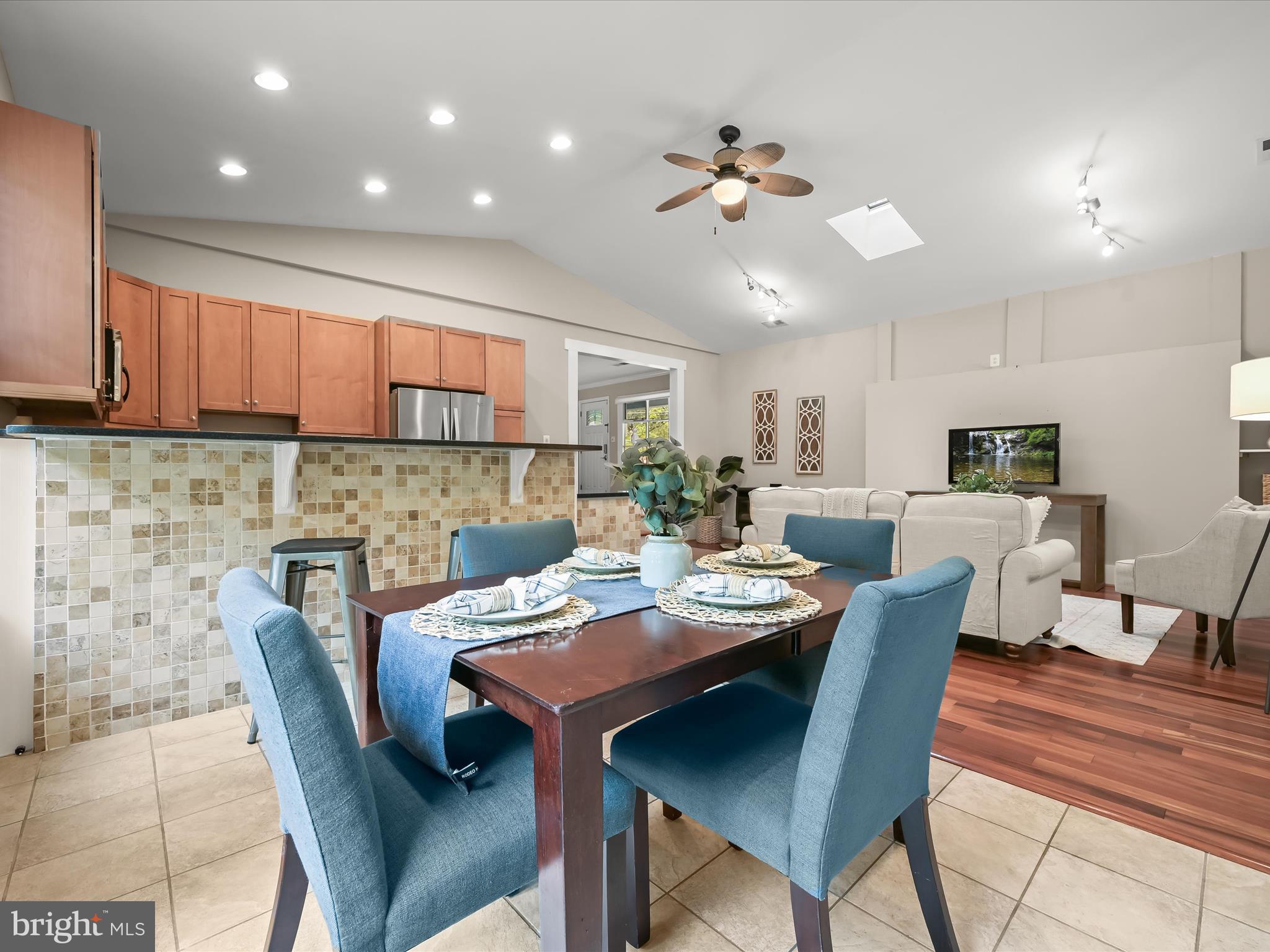 SUNRISE BEACH - Residential