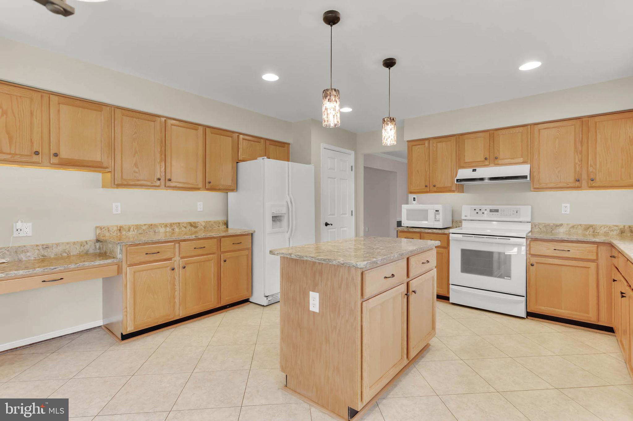 VILLAGE OF RIVER HILL - Residential