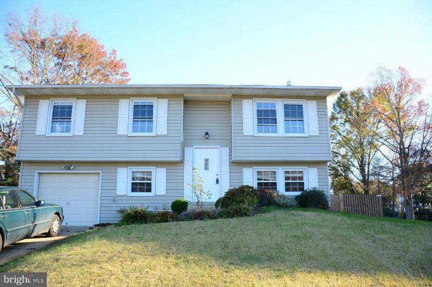 BEAUTIFUL SPLIT LEVEL SINGLE FAMILY HOUSE ON .33 ACRE LOT WITH HUGE FENCED BACK YARD. 4 BEDROOMS, 1.5 BATHS,1 CAR GARAGE & SCREEN PORCHED AT THE BACK. NEWER CARPET. CLOSE TO RTE 301, SHOPPING, RESTAURANTS & PUBLIC TRANSPORTATION. TENANTS OCCUPIED, APPOINTMENTS ONLY WITH LISTING AGENT. RESTRICTED TIMES FOR SHOWINGS.ONLY SUNDAYS WITH ADVANCED NOTICE