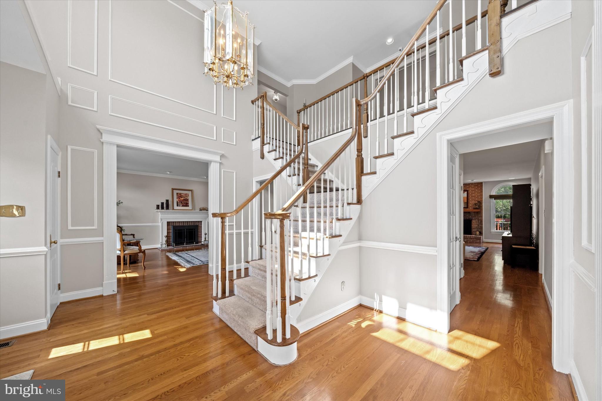 10 EQUESTRIAN CIRCLE