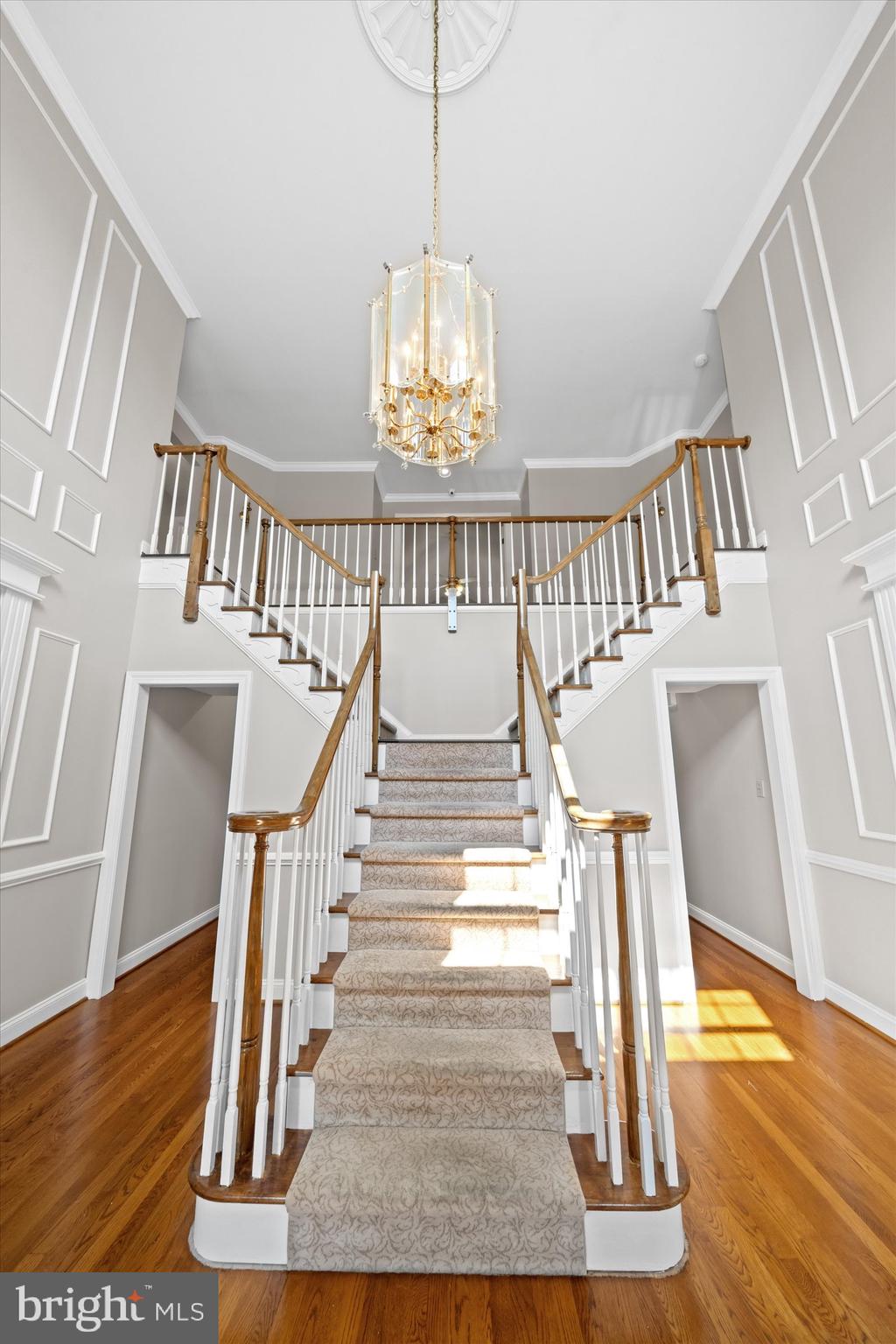 10 EQUESTRIAN CIRCLE