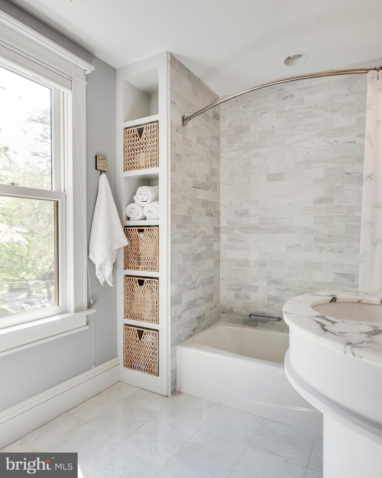 MURRAY HILL - Residential