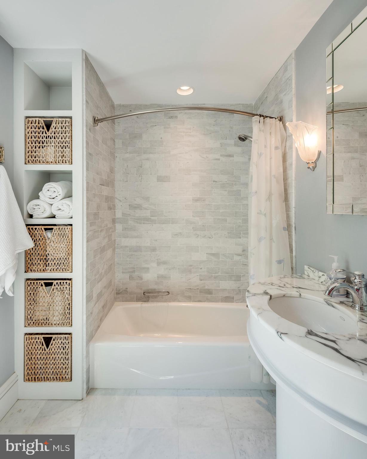 MURRAY HILL - Residential